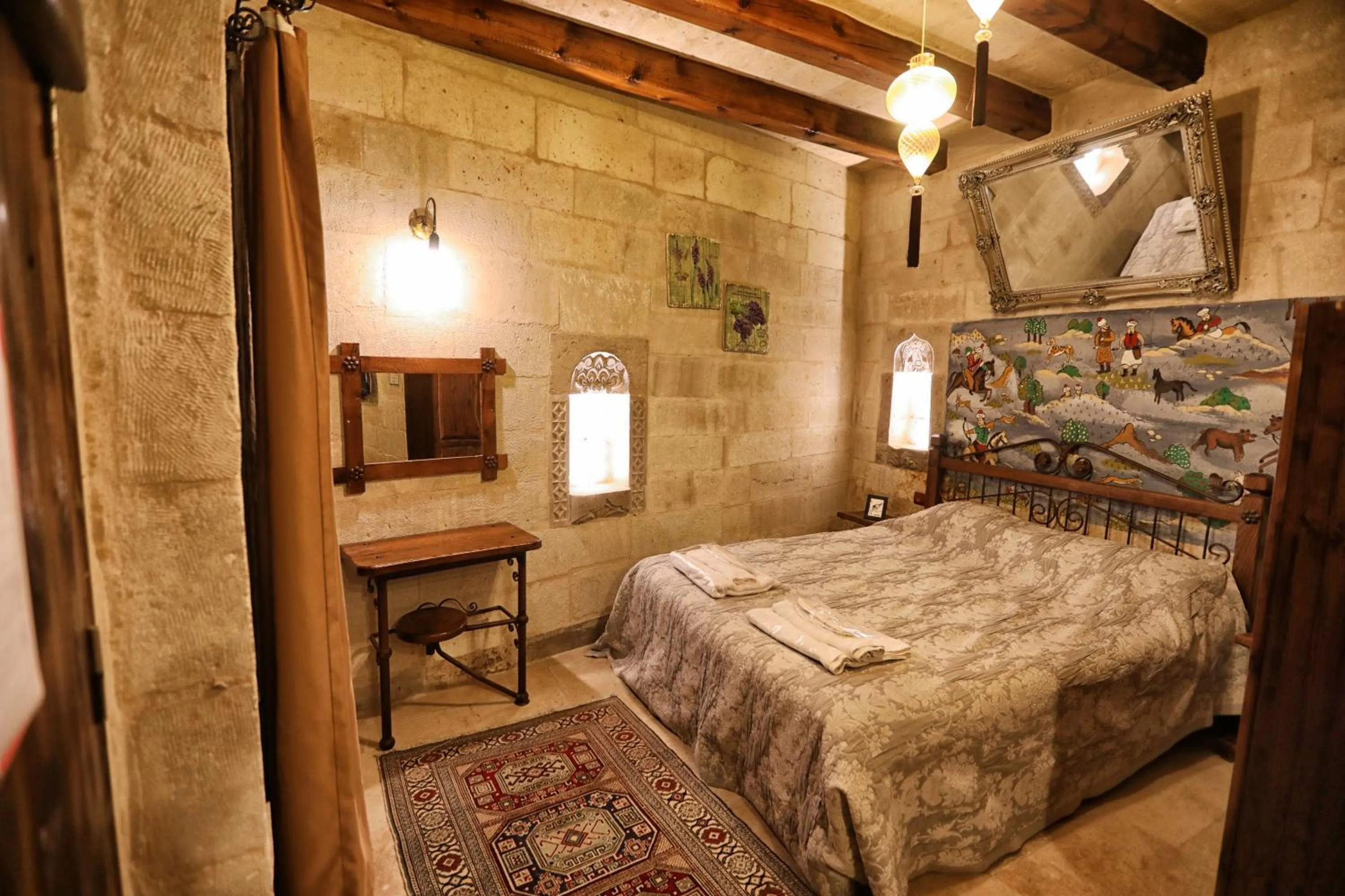 Photo of the whole room, Bed in Göreme Cave Suites