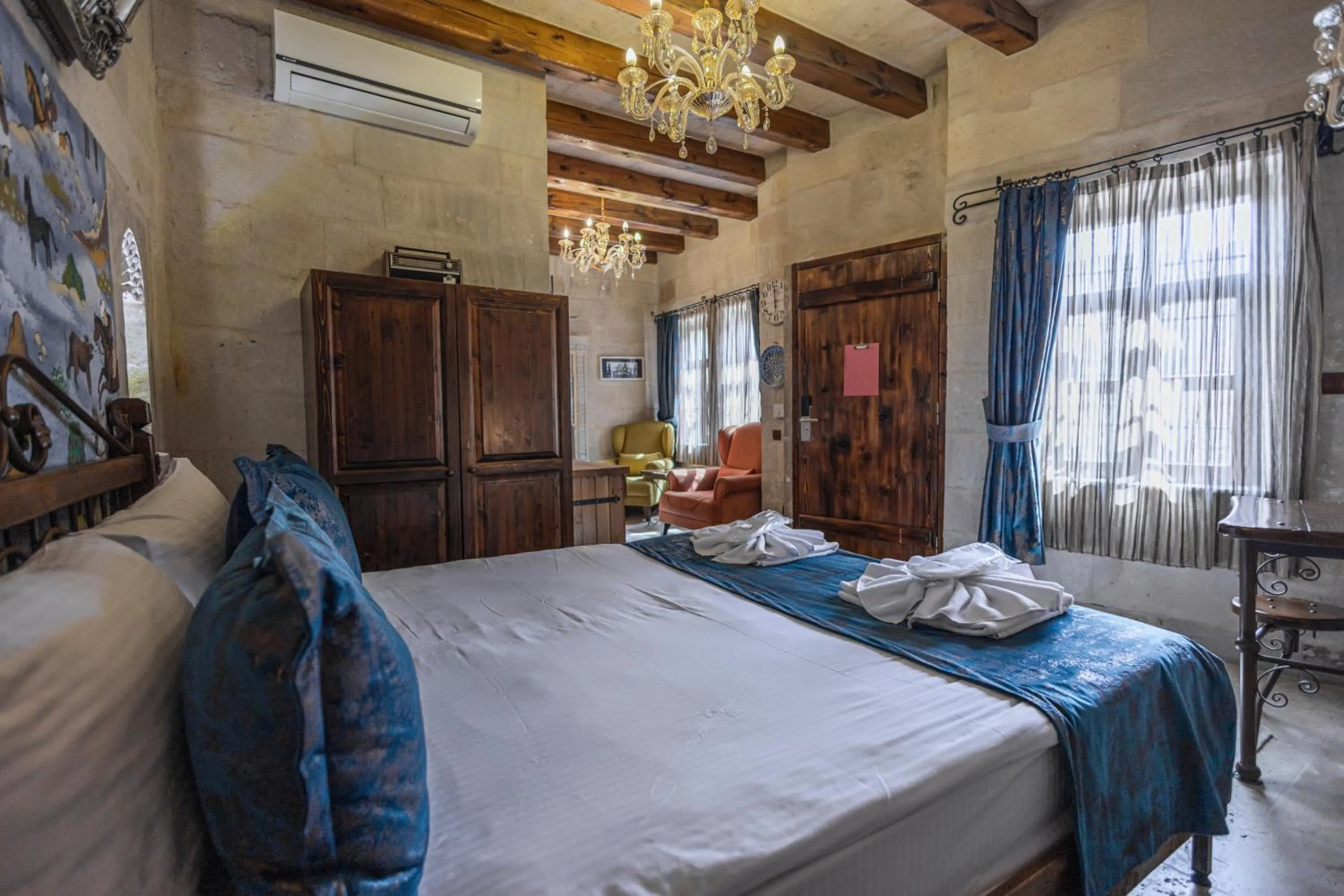 Photo of the whole room, Bed in Göreme Cave Suites