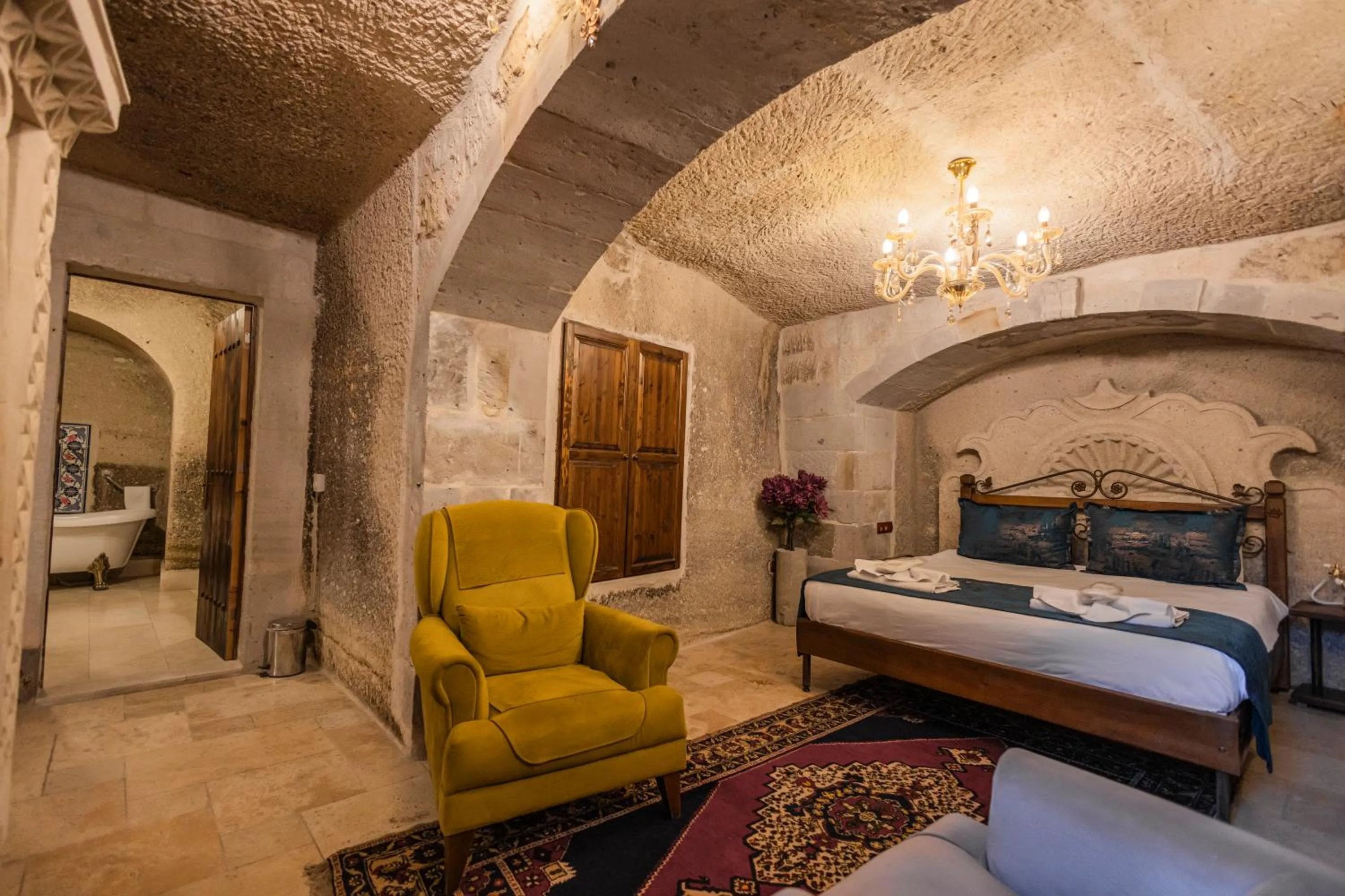 Photo of the whole room, Bed in Göreme Cave Suites