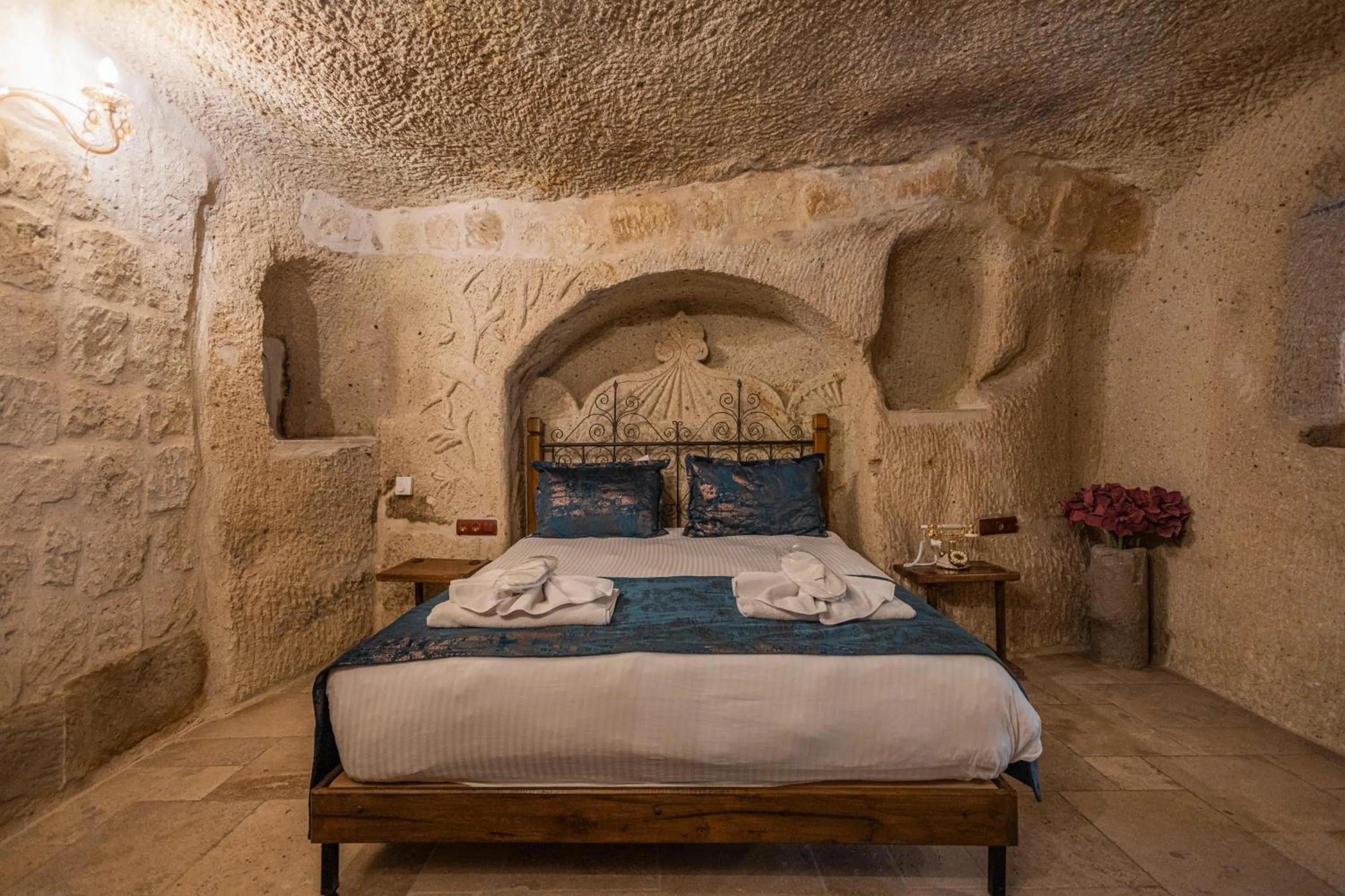 Bed in Göreme Cave Suites