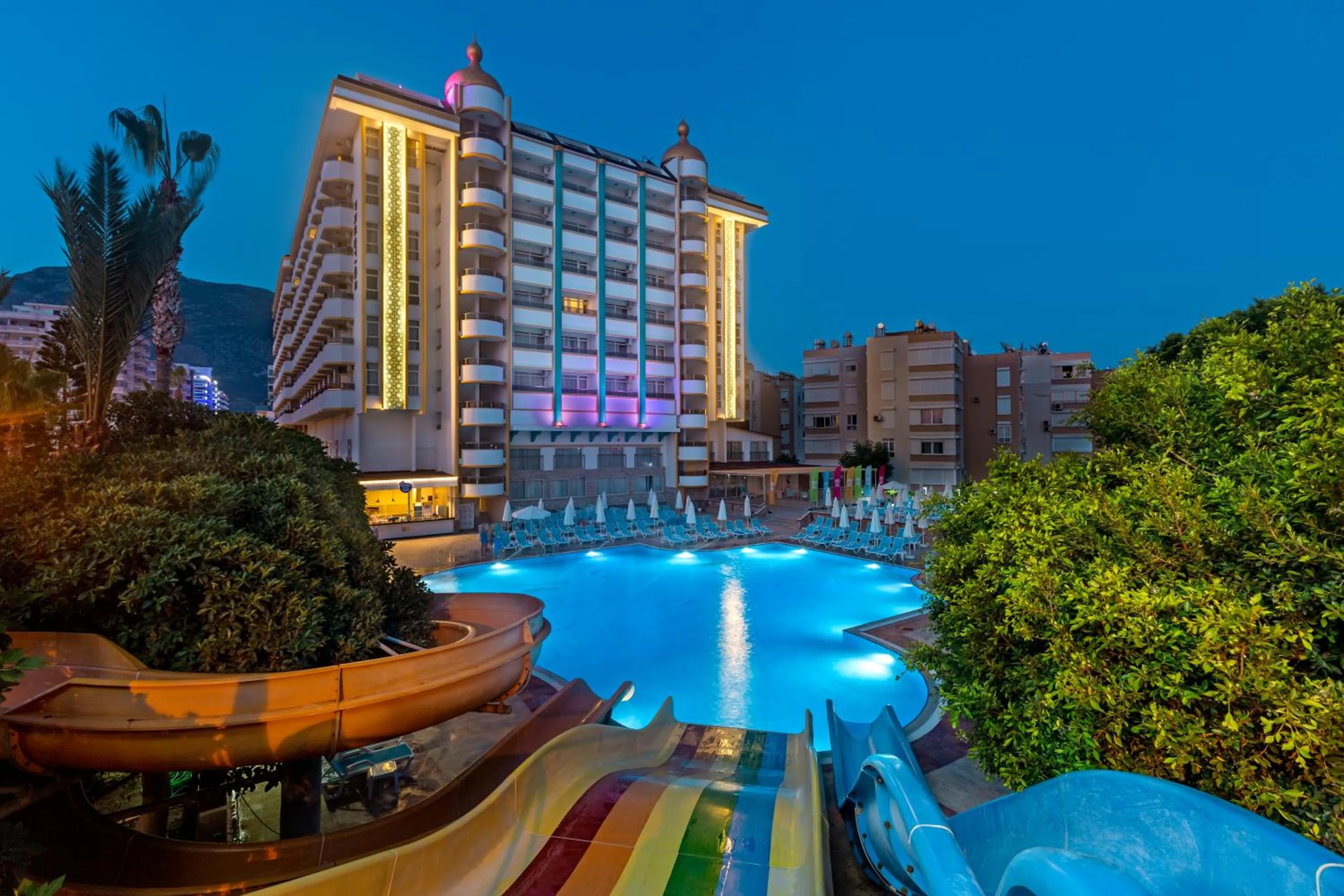 Property building, Swimming Pool in Euphoria Comfort Beach Alanya