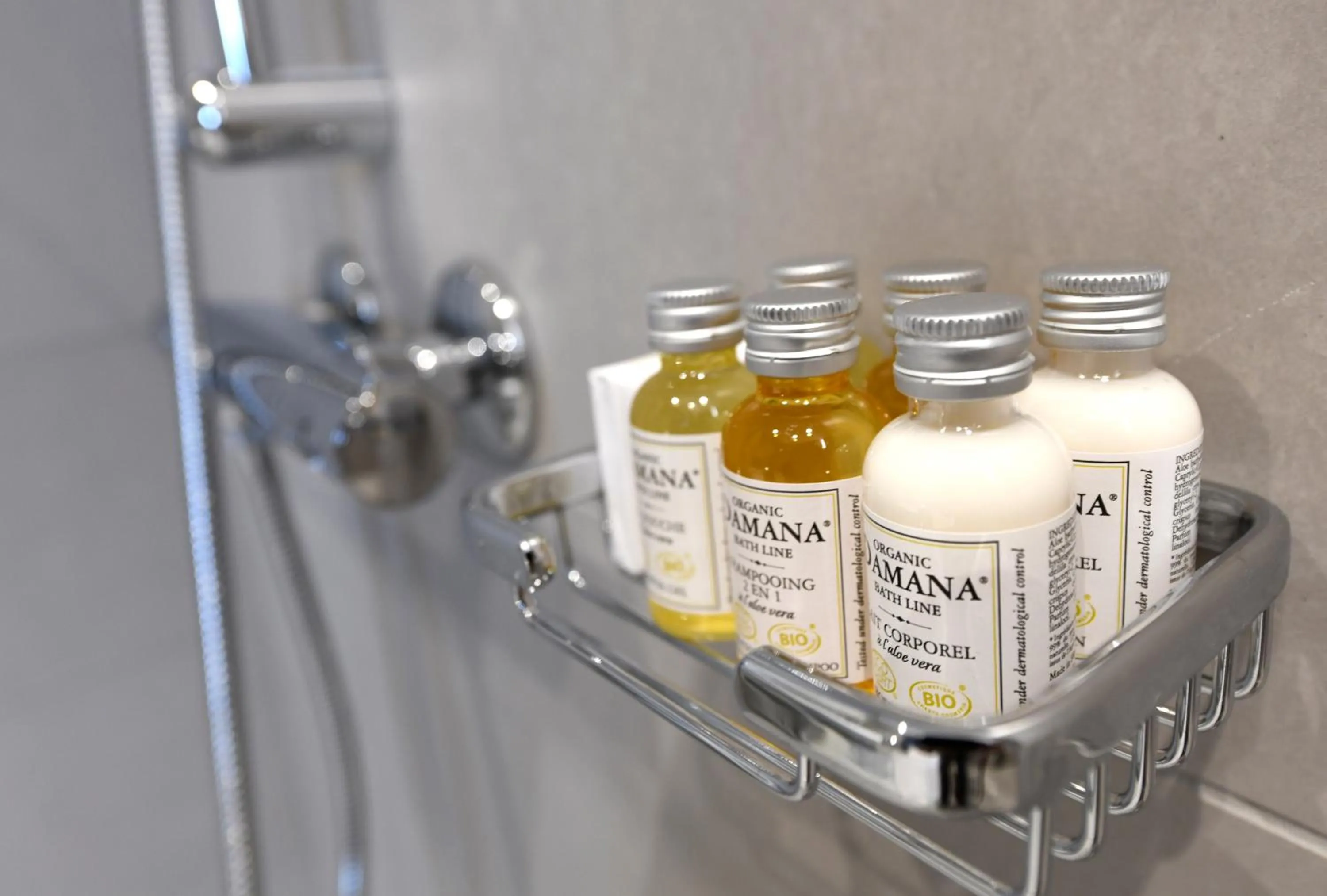 Shower in Best Western Plus Grow Hotel