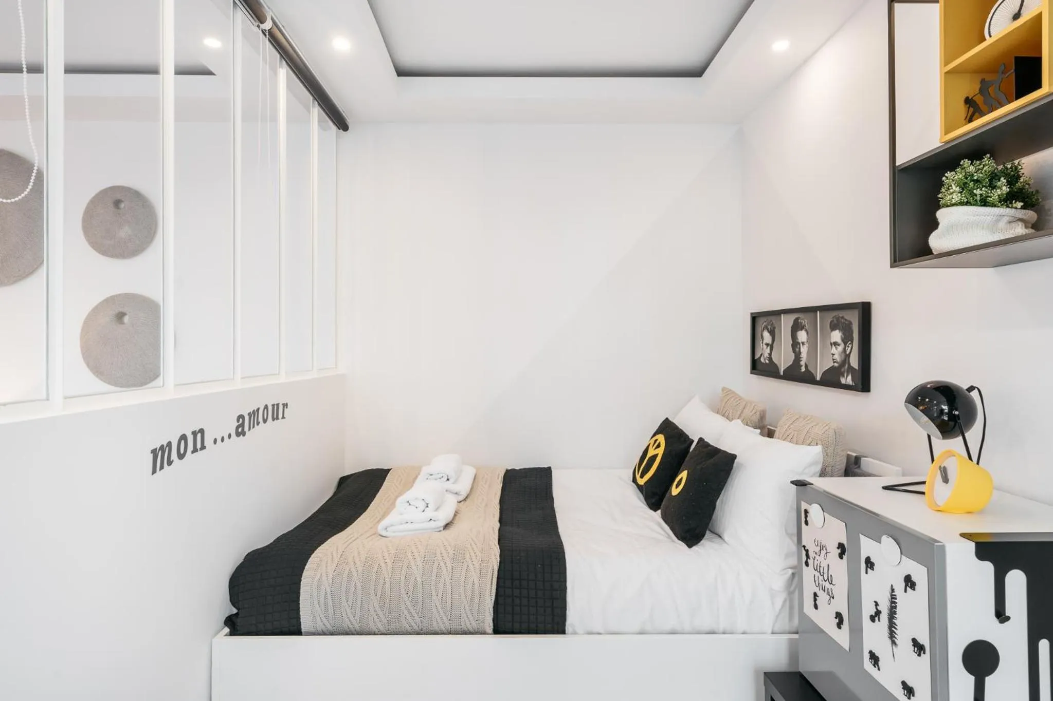 Bedroom, Bed in Downtown Apartment - LoftAffair