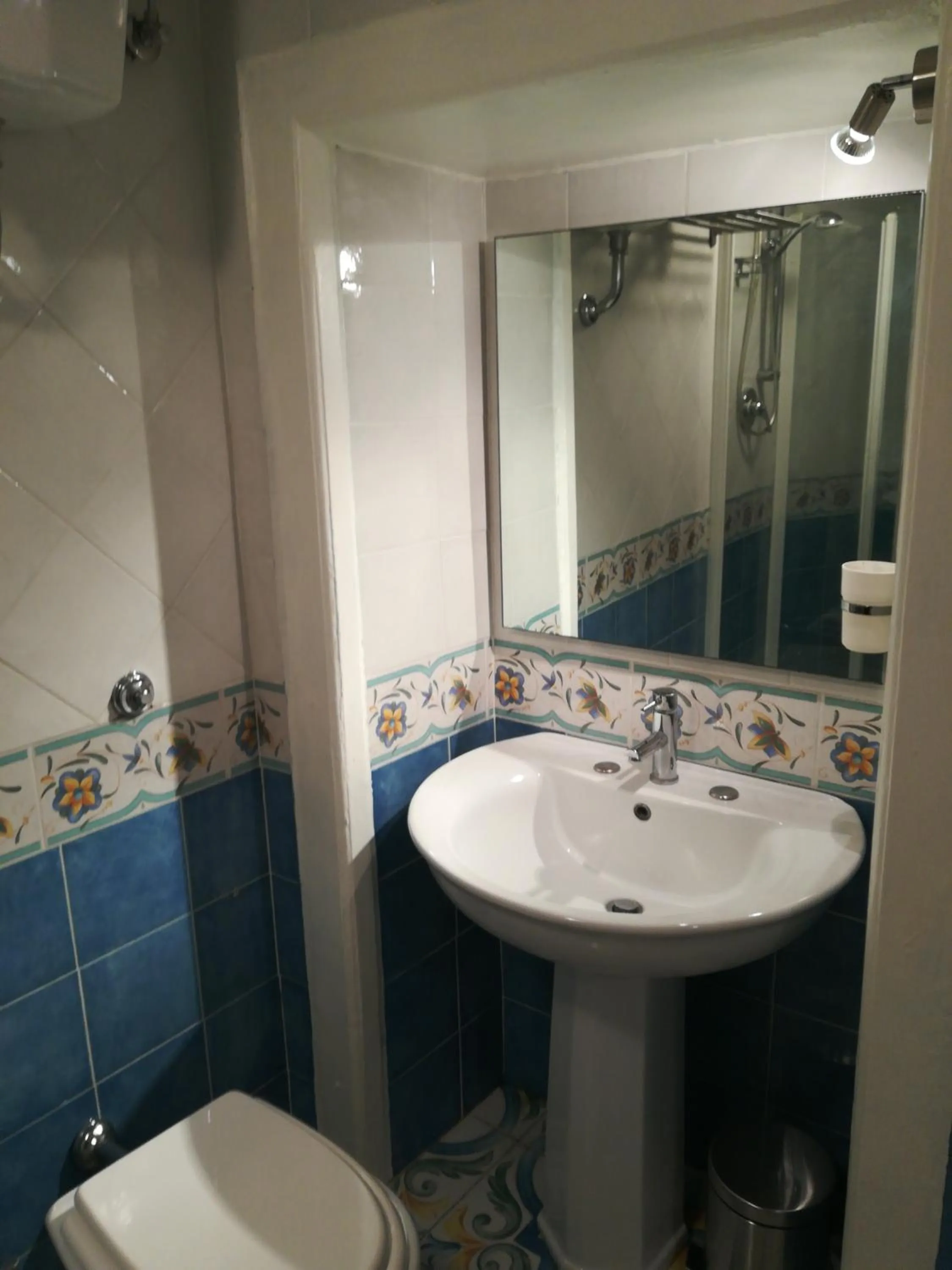 Toilet in SuiteNapoliSantaLucia