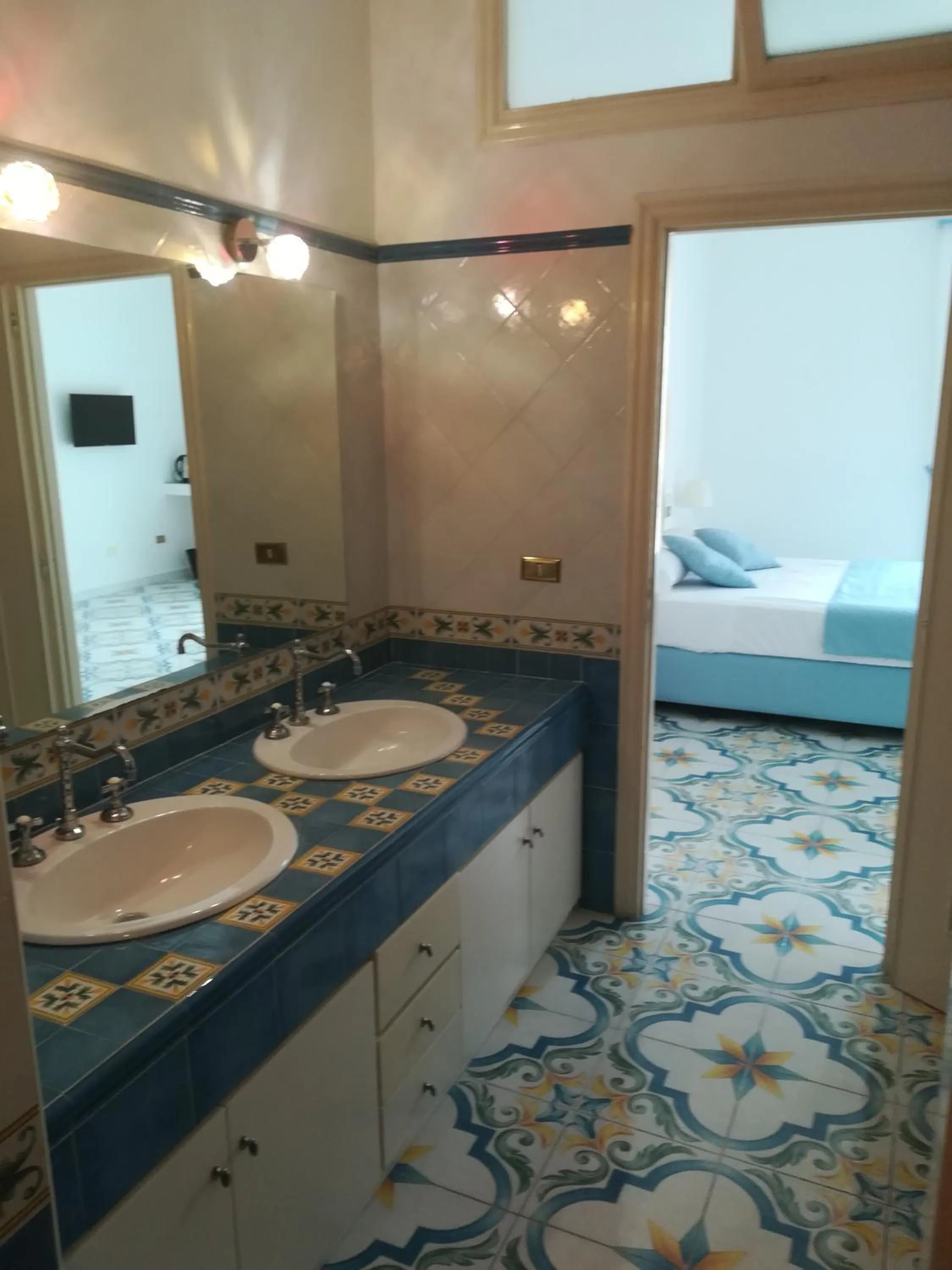 Bathroom in SuiteNapoliSantaLucia