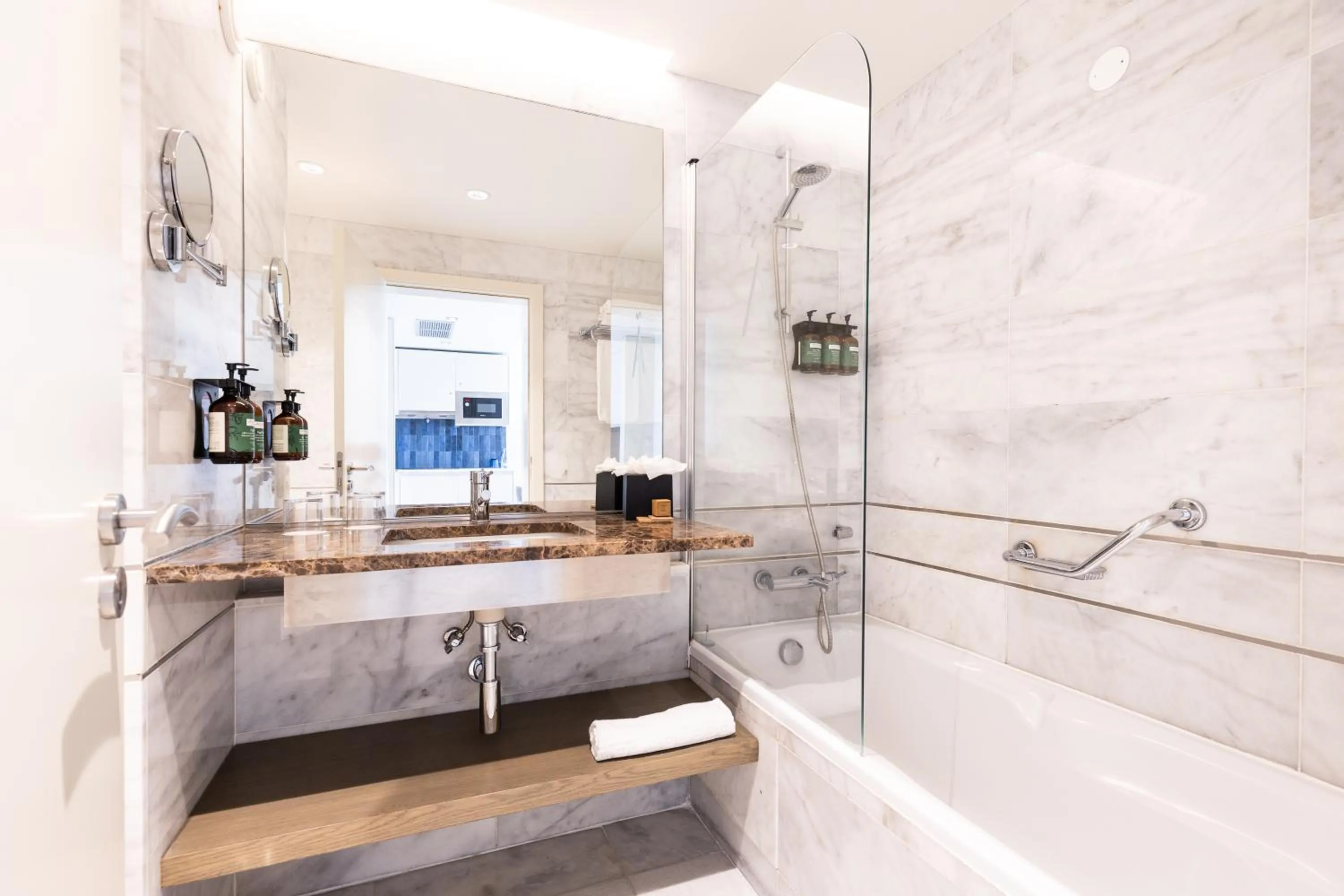 Shower in Crowne Plaza - Caparica Lisbon