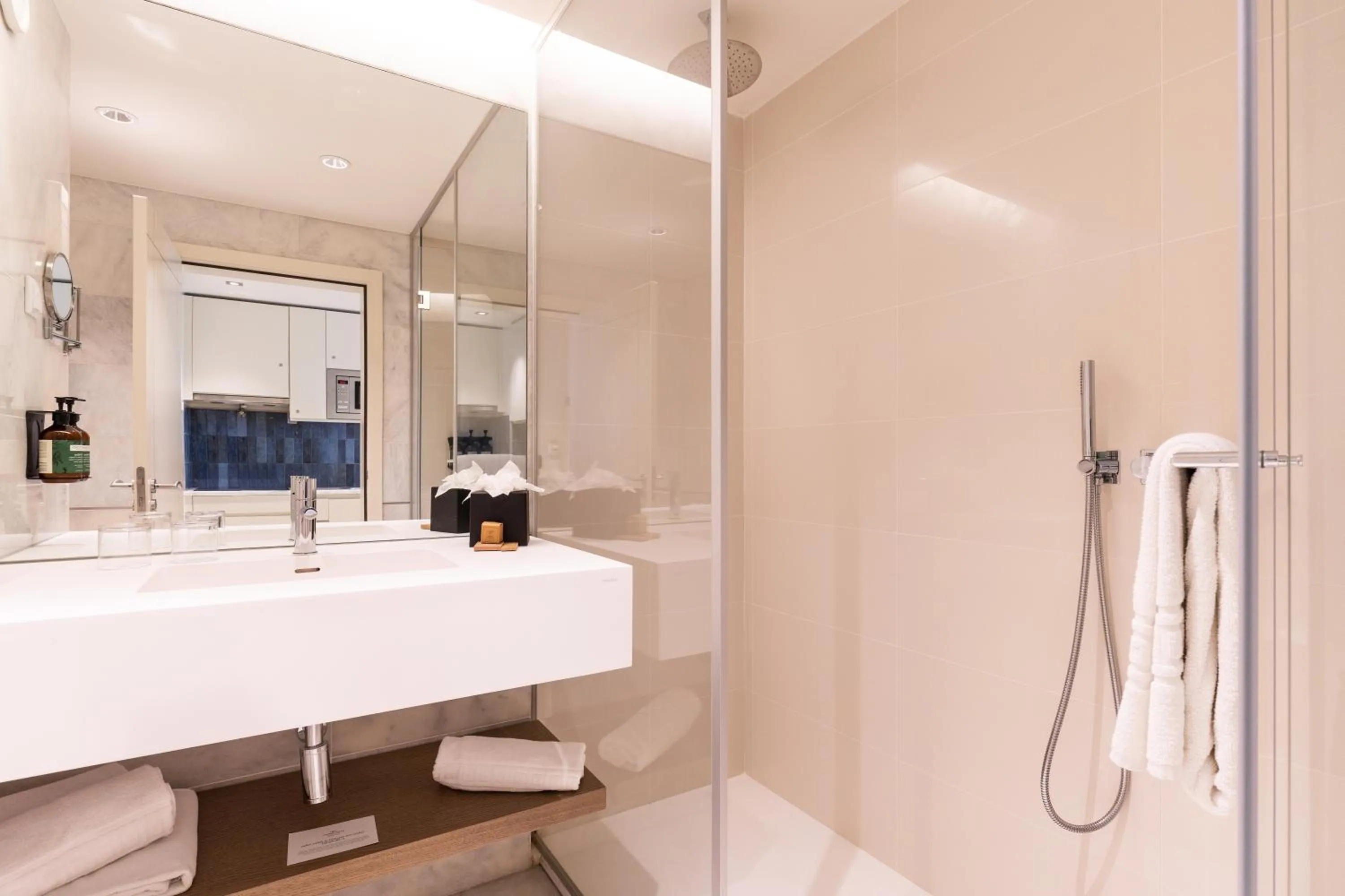 Shower in Crowne Plaza - Caparica Lisbon
