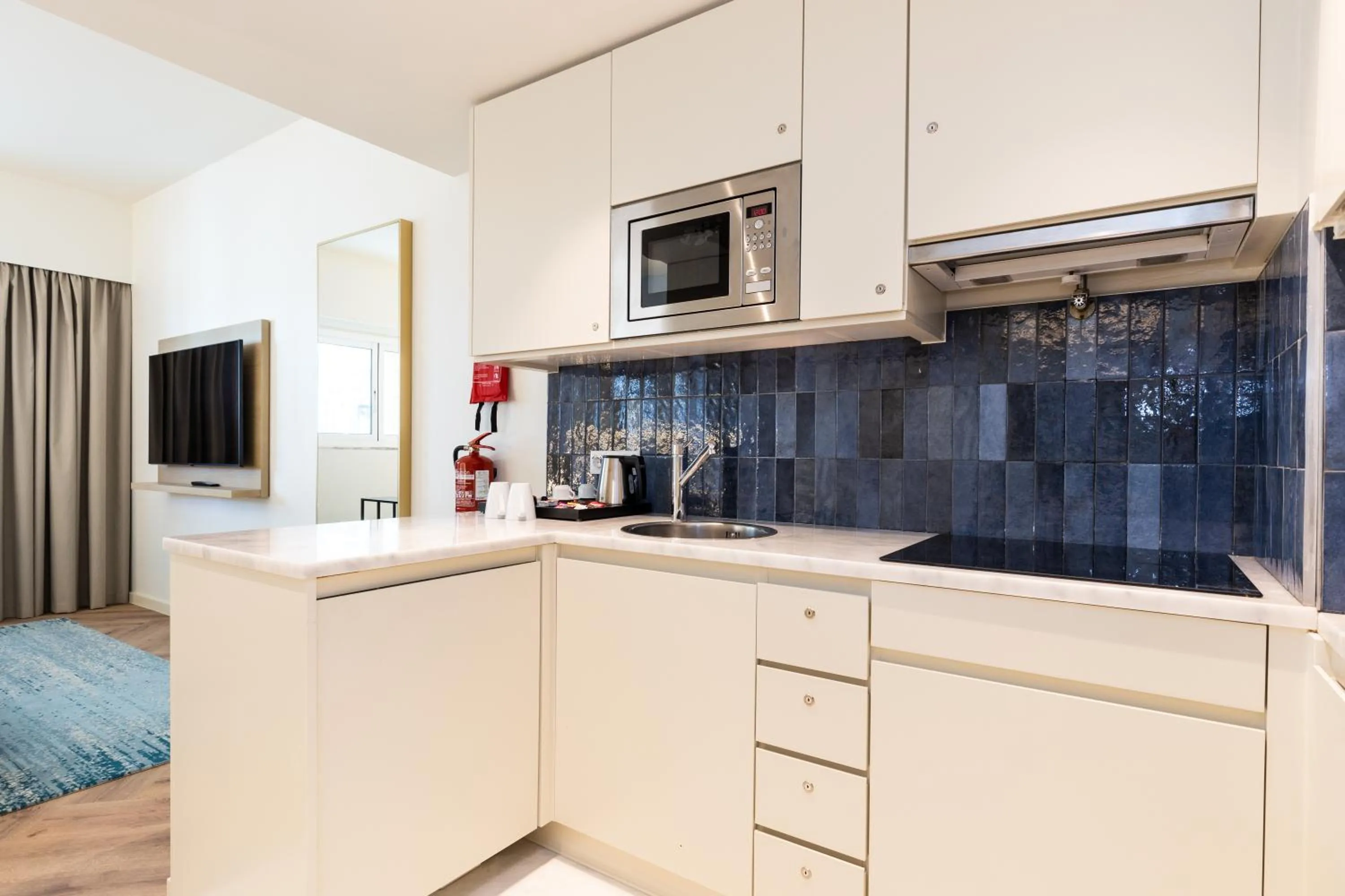 Kitchen or kitchenette in Crowne Plaza - Caparica Lisbon