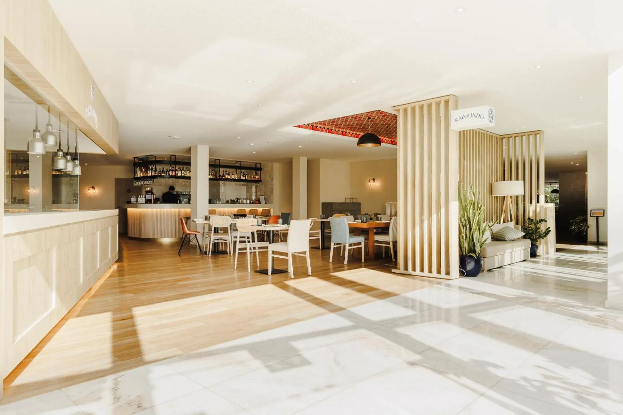 Restaurant/places to eat in Crowne Plaza - Caparica Lisbon Restaurant/places to eat in Crowne Plaza - Caparica Lisbon