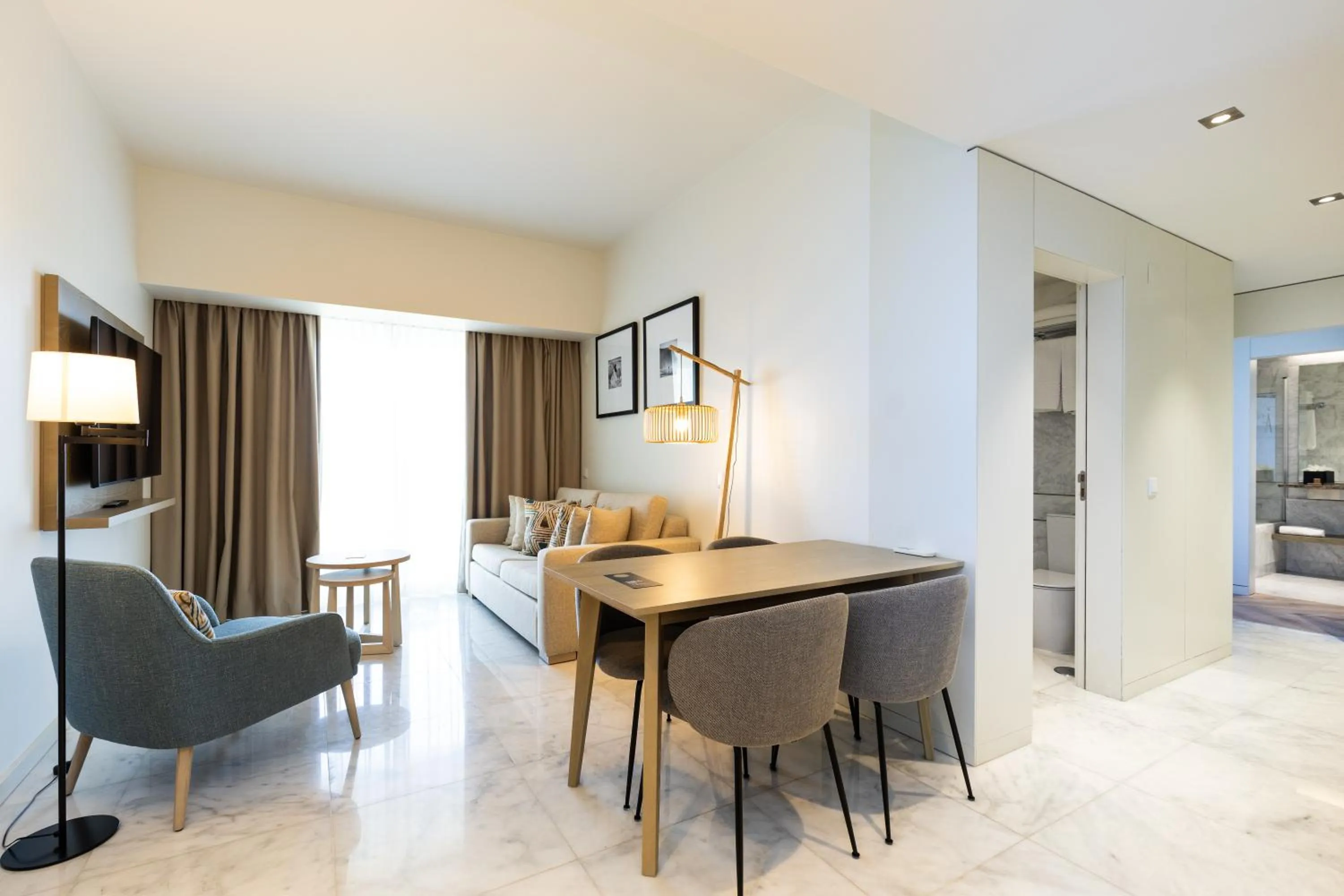 Living room in Crowne Plaza - Caparica Lisbon