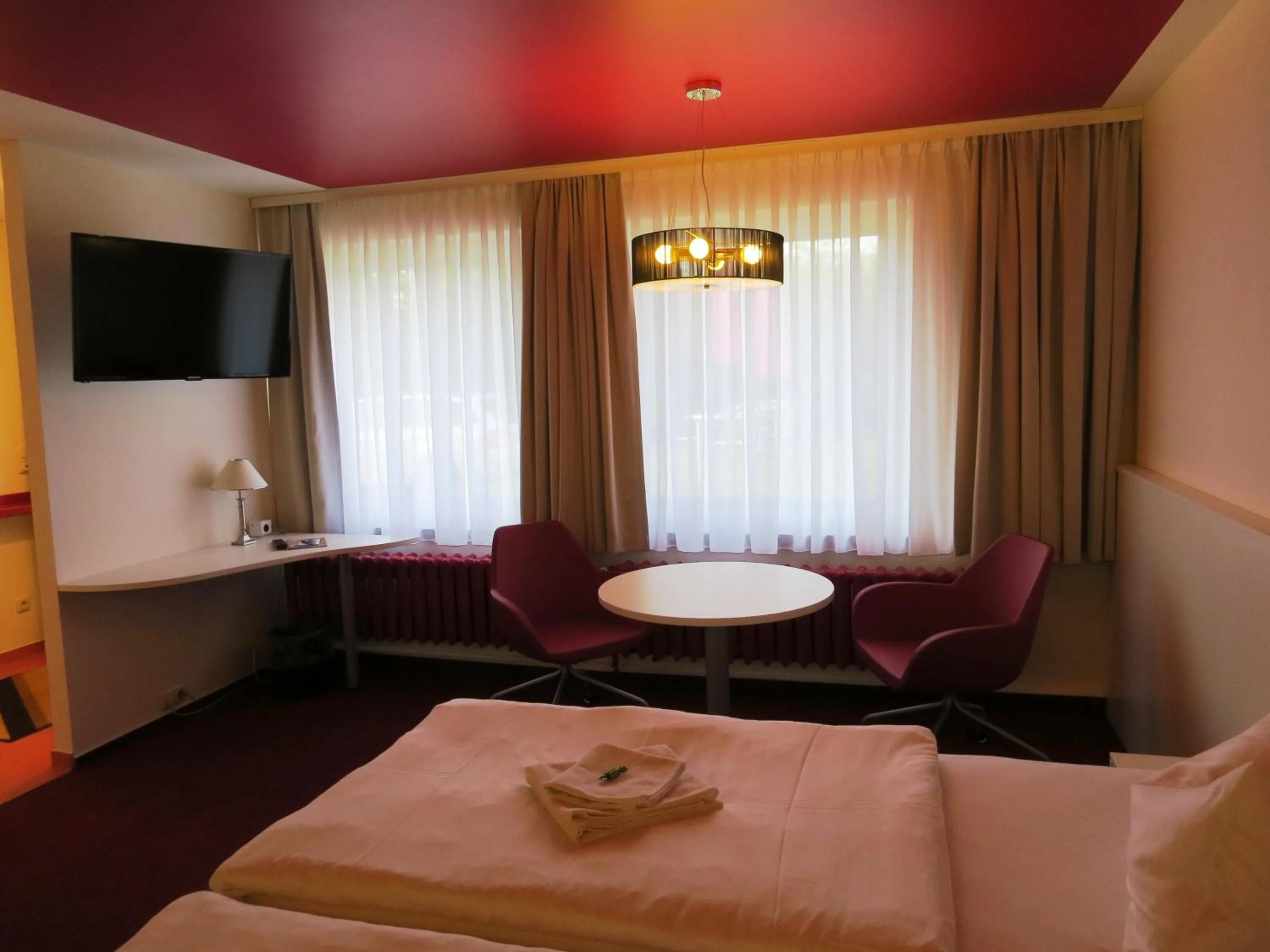 Seating area, Bed in KA&KA Hotel Garni