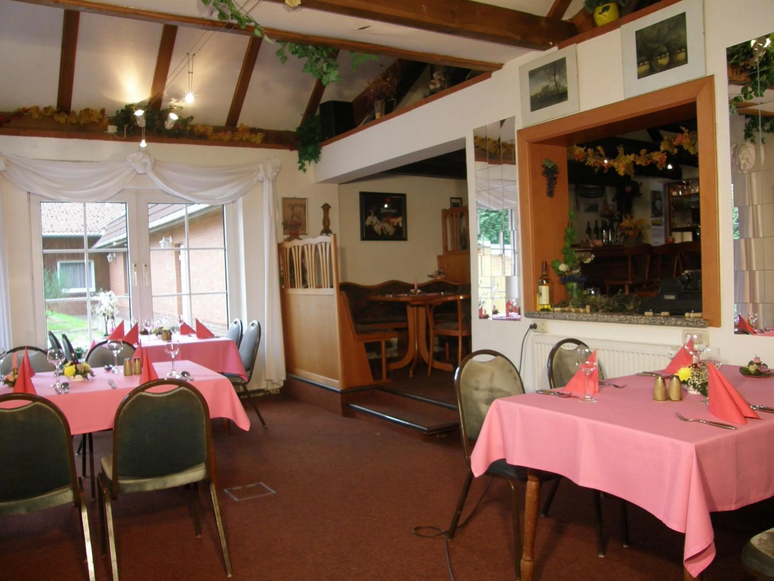 Restaurant/places to eat in KA&KA Hotel Garni