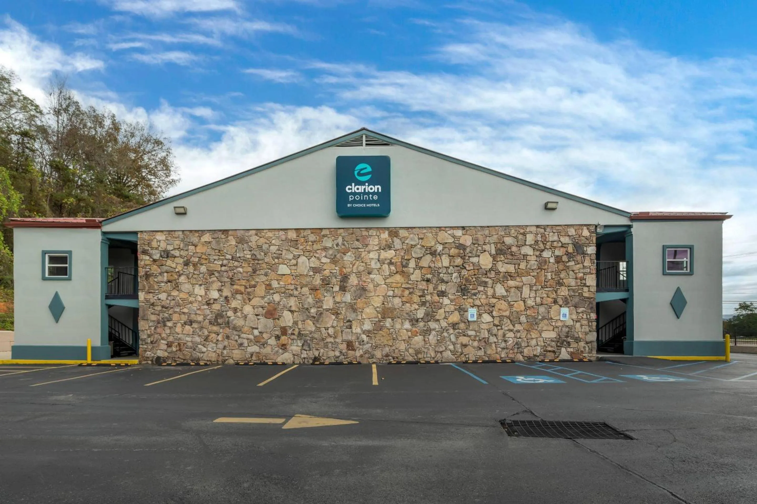 Property building in Clarion Pointe Kimball By Choice Hotels