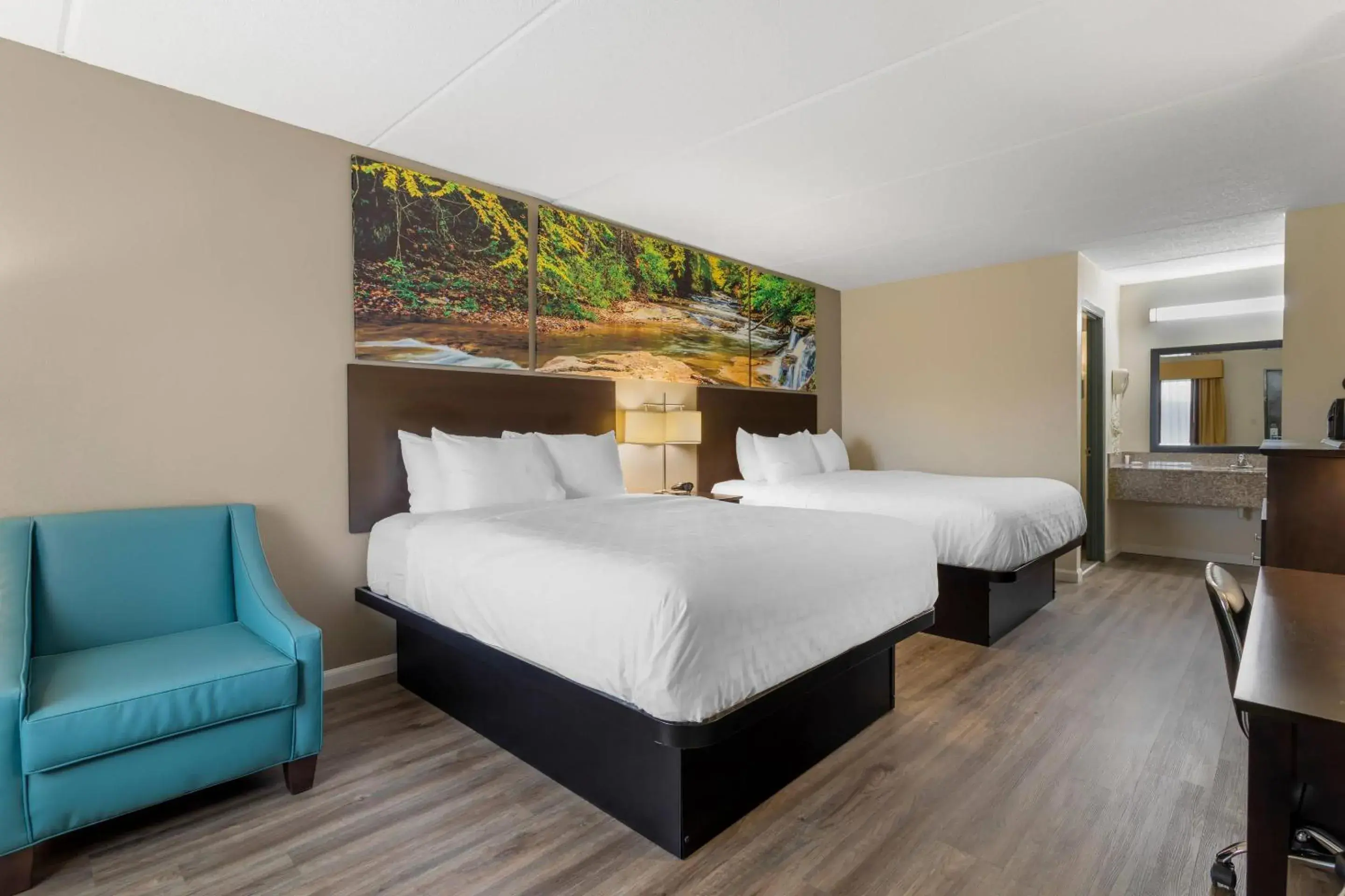 Bedroom, Bed in Clarion Pointe Kimball By Choice Hotels Bedroom, Bed in Clarion Pointe Kimball By Choice Hotels
