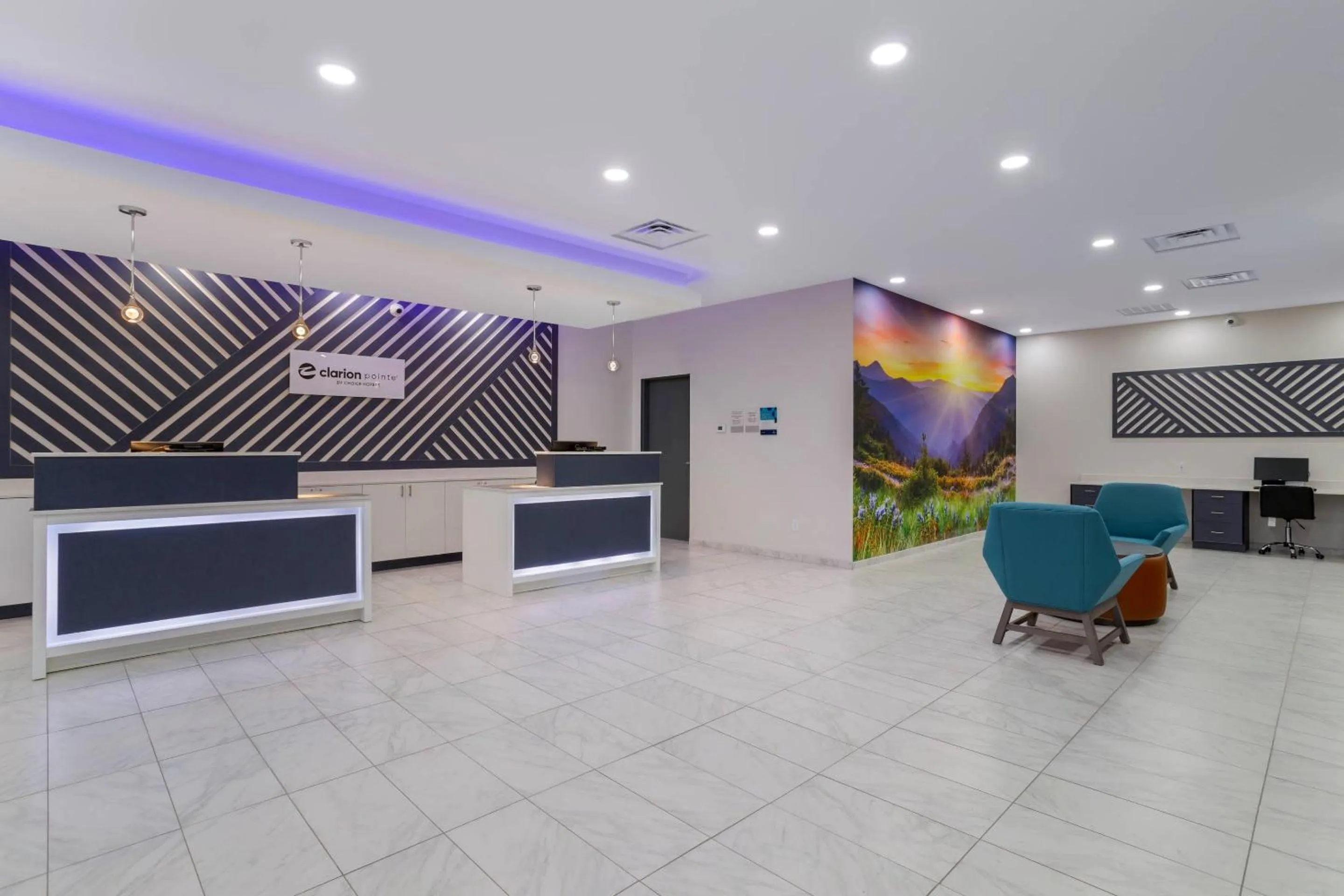 Lobby or reception in Clarion Pointe Kimball By Choice Hotels