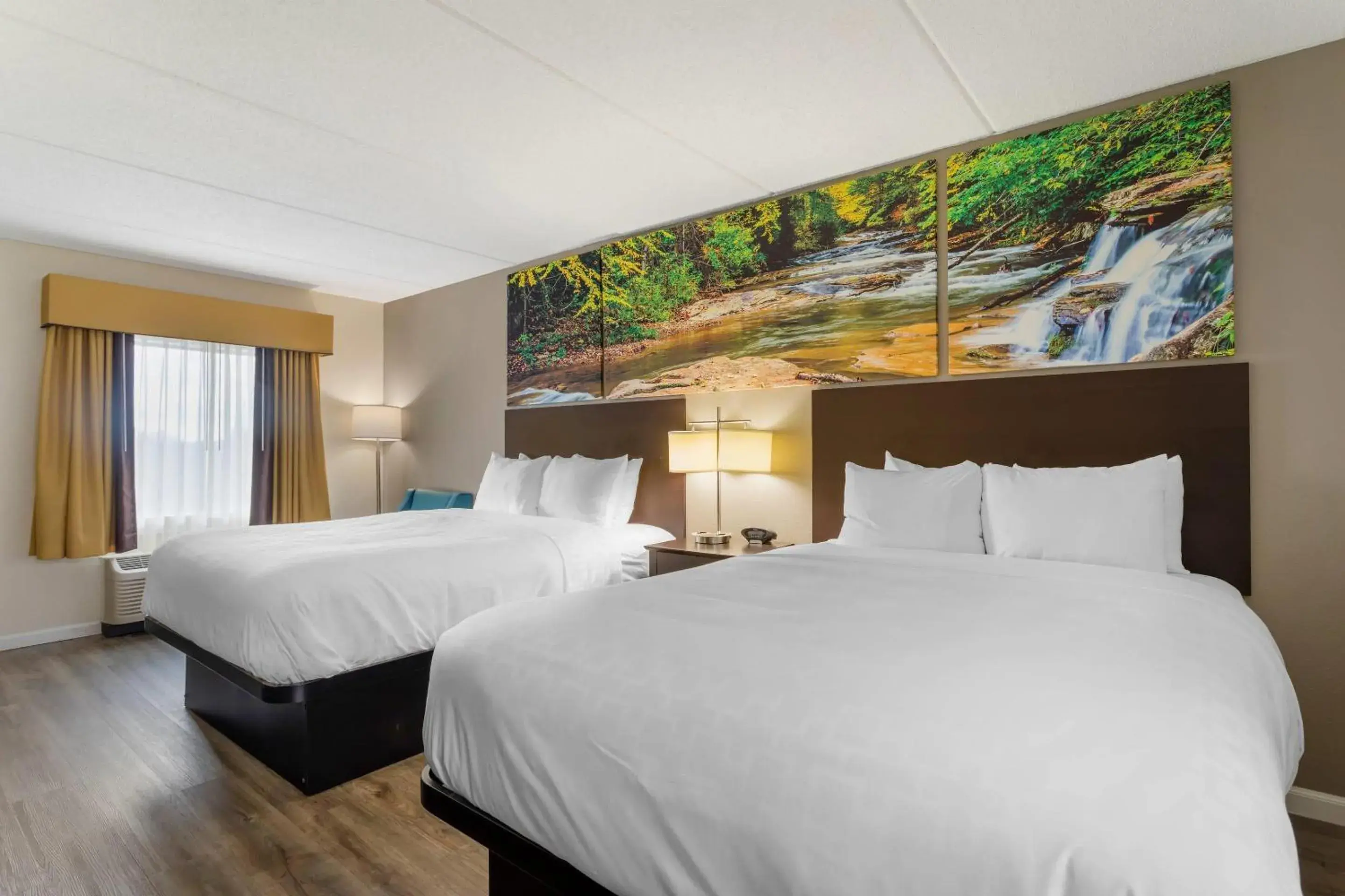 Bedroom, Bed in Clarion Pointe Kimball By Choice Hotels Bedroom, Bed in Clarion Pointe Kimball By Choice Hotels