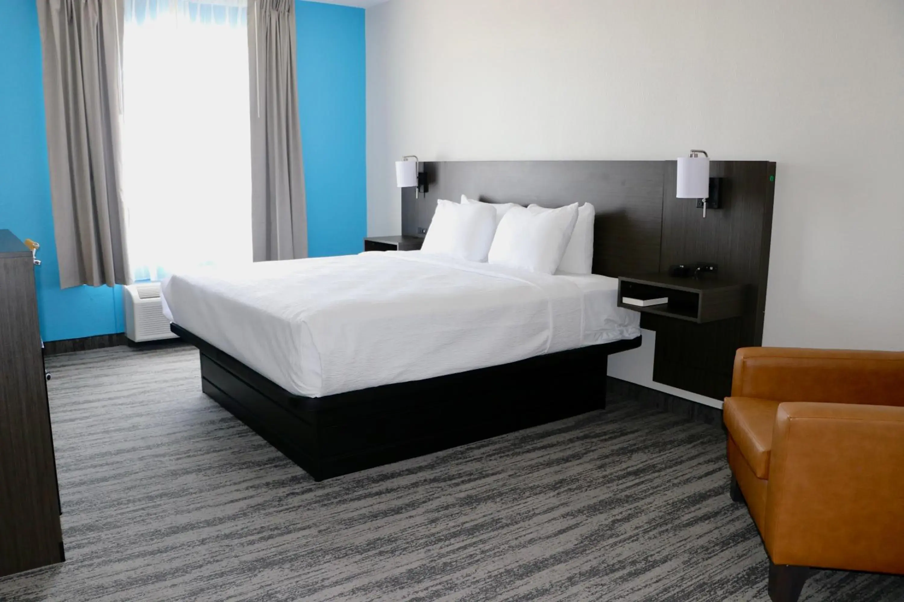 Bed in Quality Inn & Suites Bed in Quality Inn & Suites