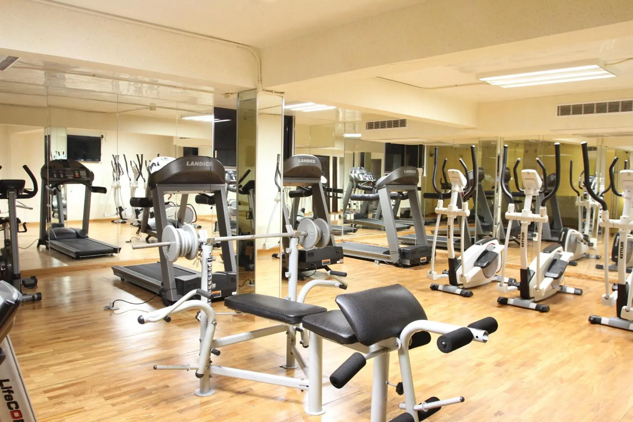 Fitness centre/facilities in Hotel Poza Rica Centro Fitness centre/facilities in Hotel Poza Rica Centro