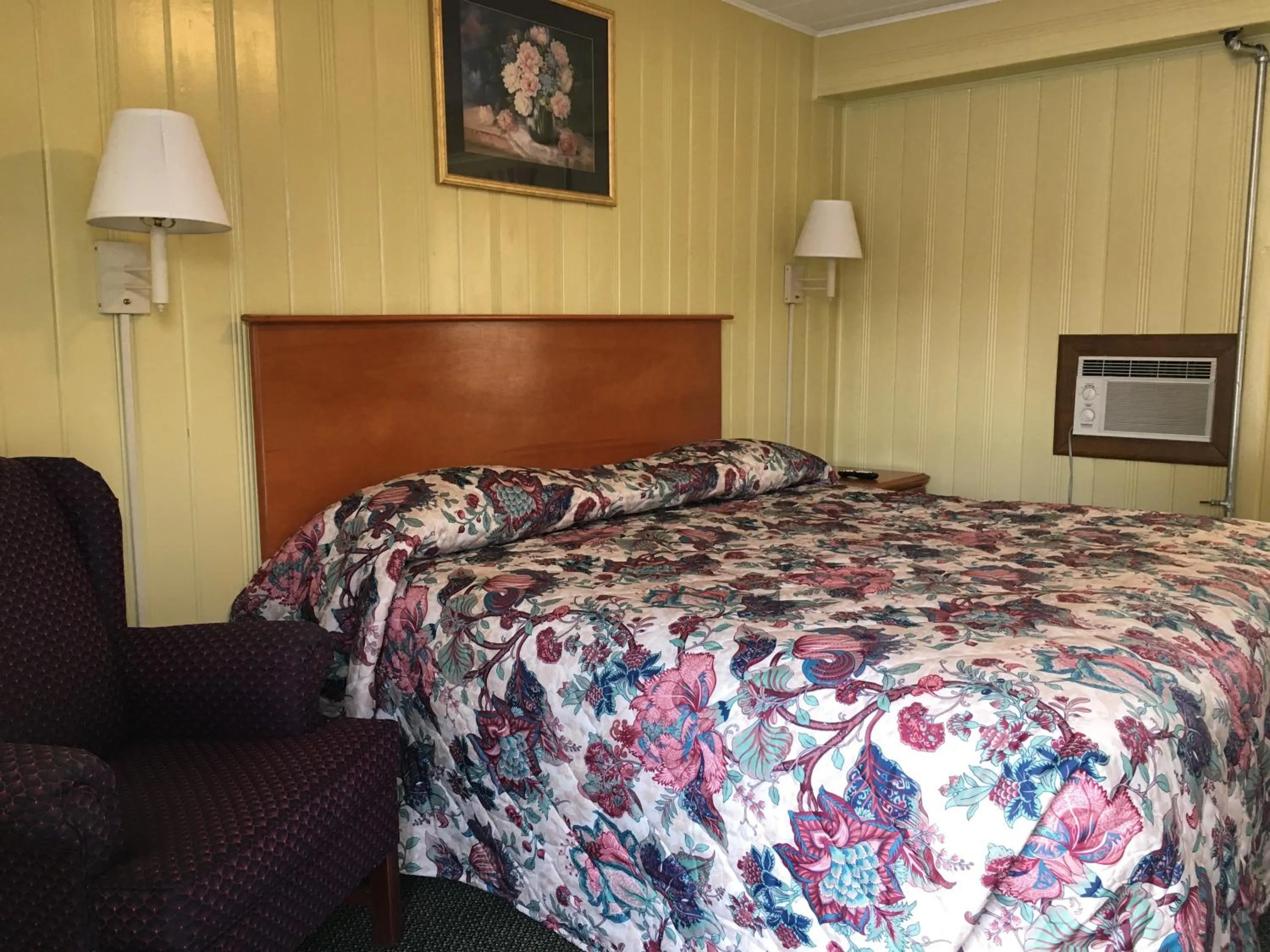 Bed in Pine Ridge Motel