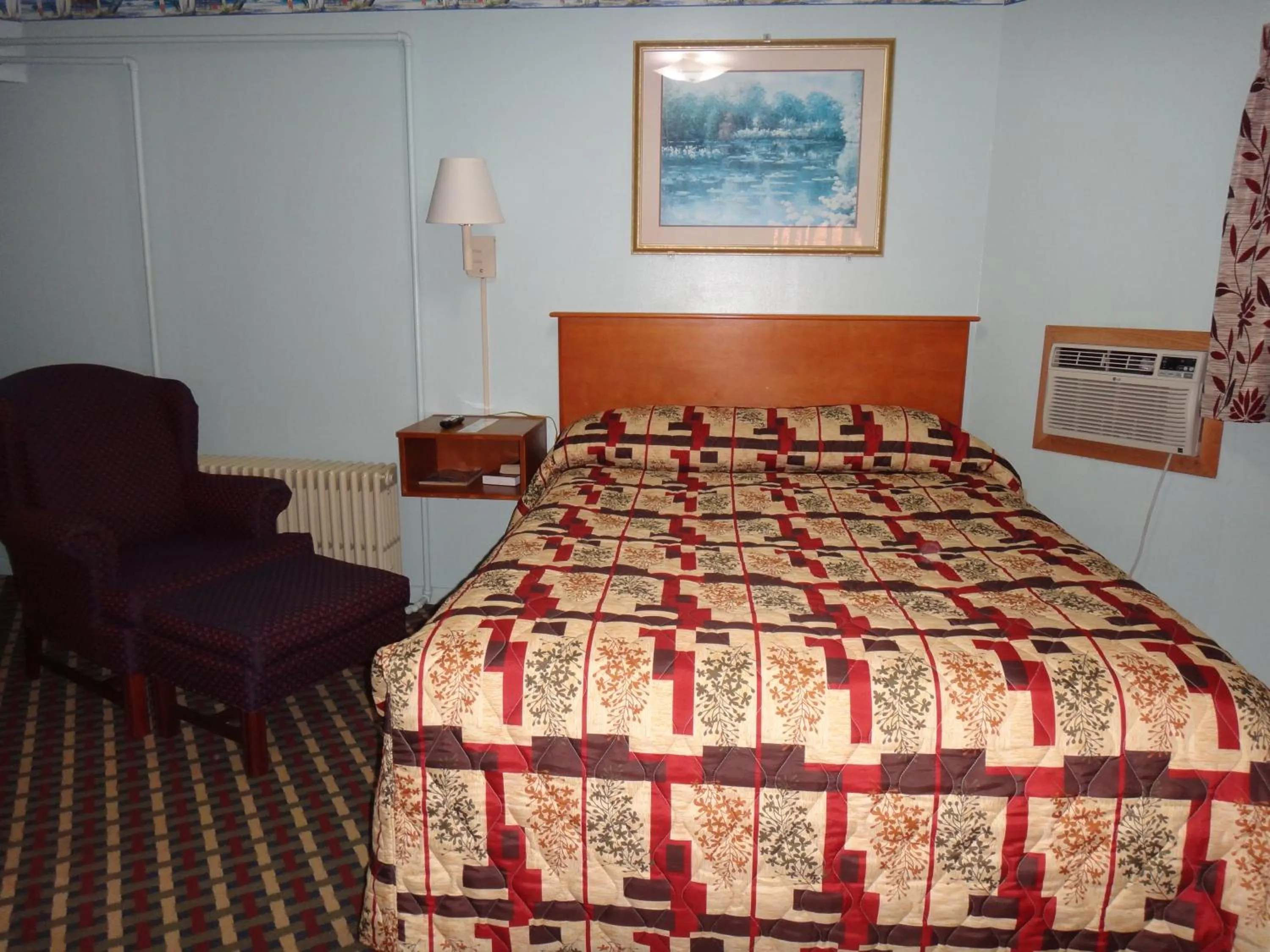 Bed in Pine Ridge Motel