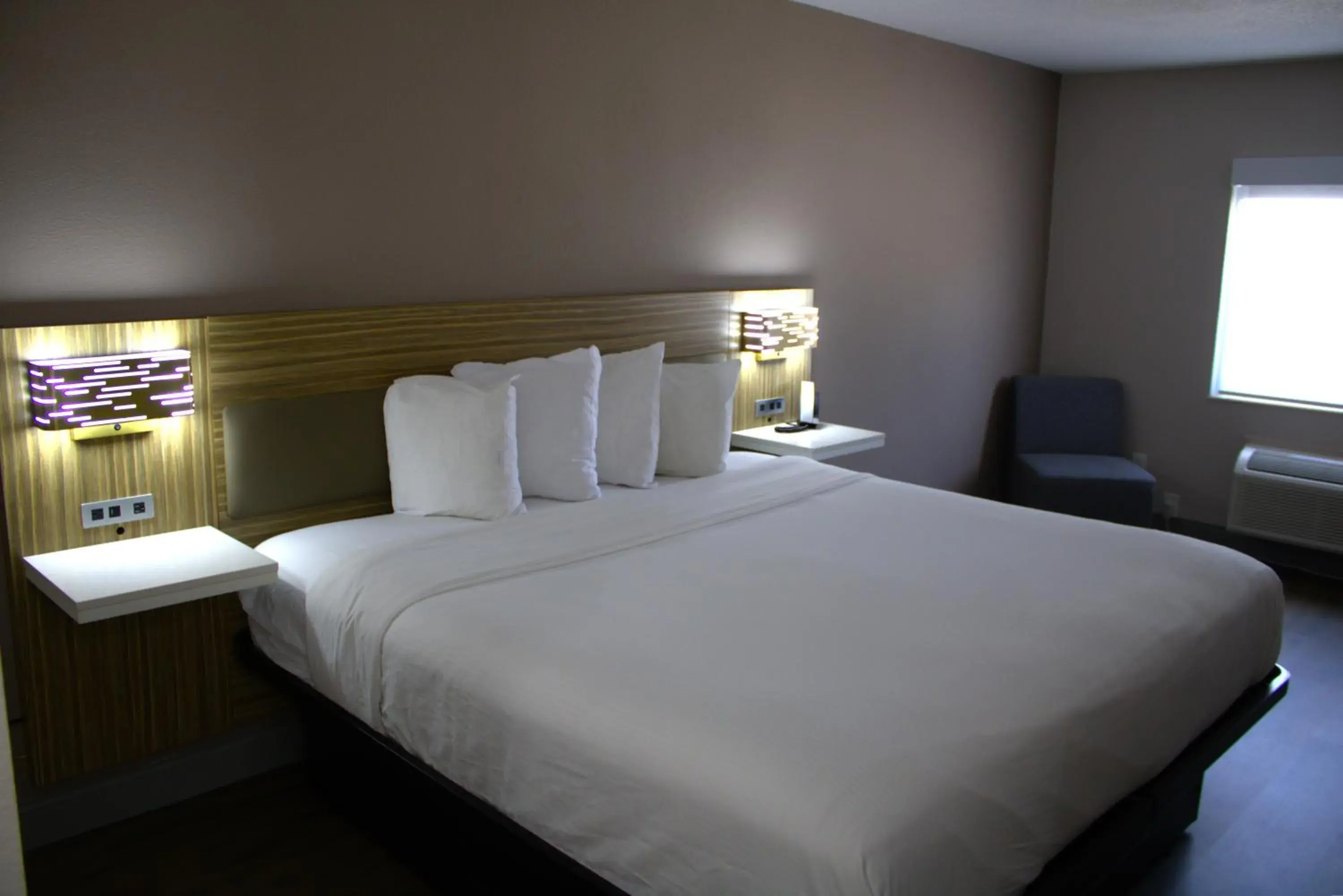 Bed in Baymont Inn & Suites San Marcos Bed in Baymont Inn & Suites San Marcos