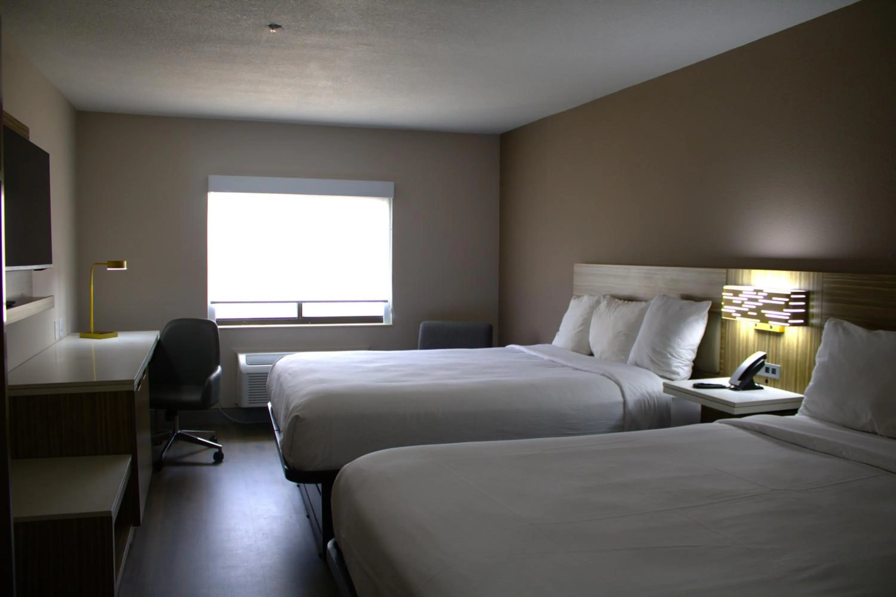 Bed in Baymont Inn & Suites San Marcos