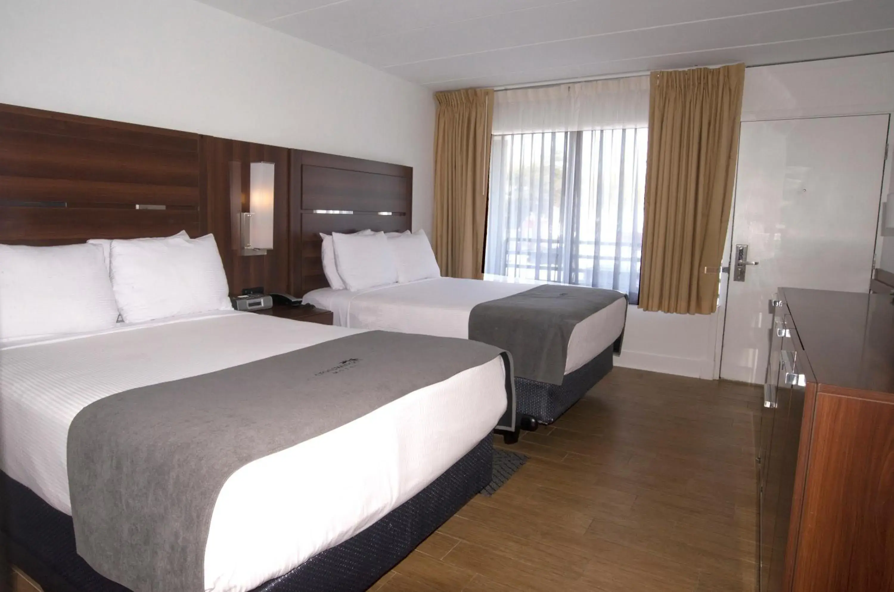 Double Room with Two Double Beds in Crosswinds Motel Double Room with Two Double Beds in Crosswinds Motel