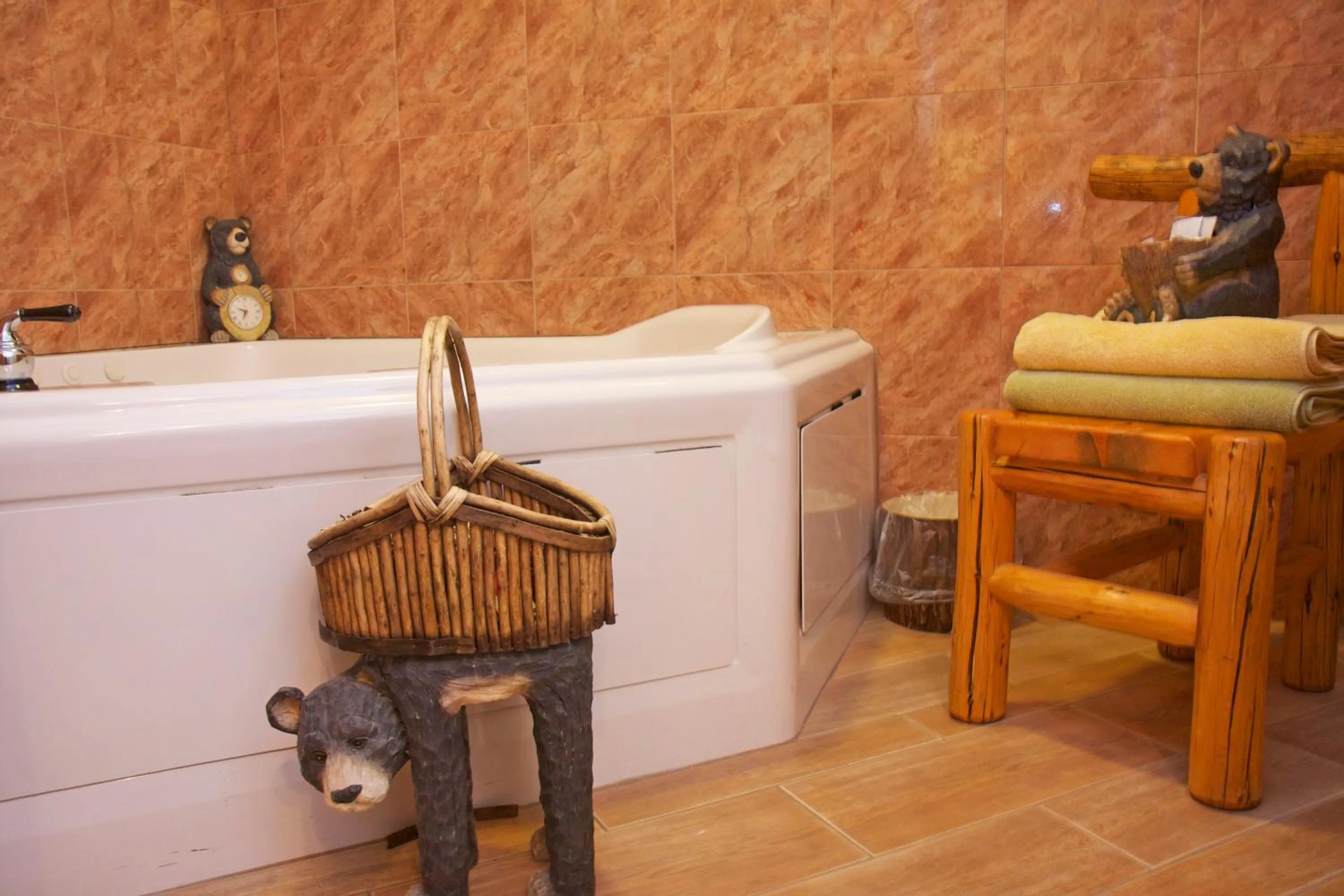 Hot Tub in Gateway Inn and Suites