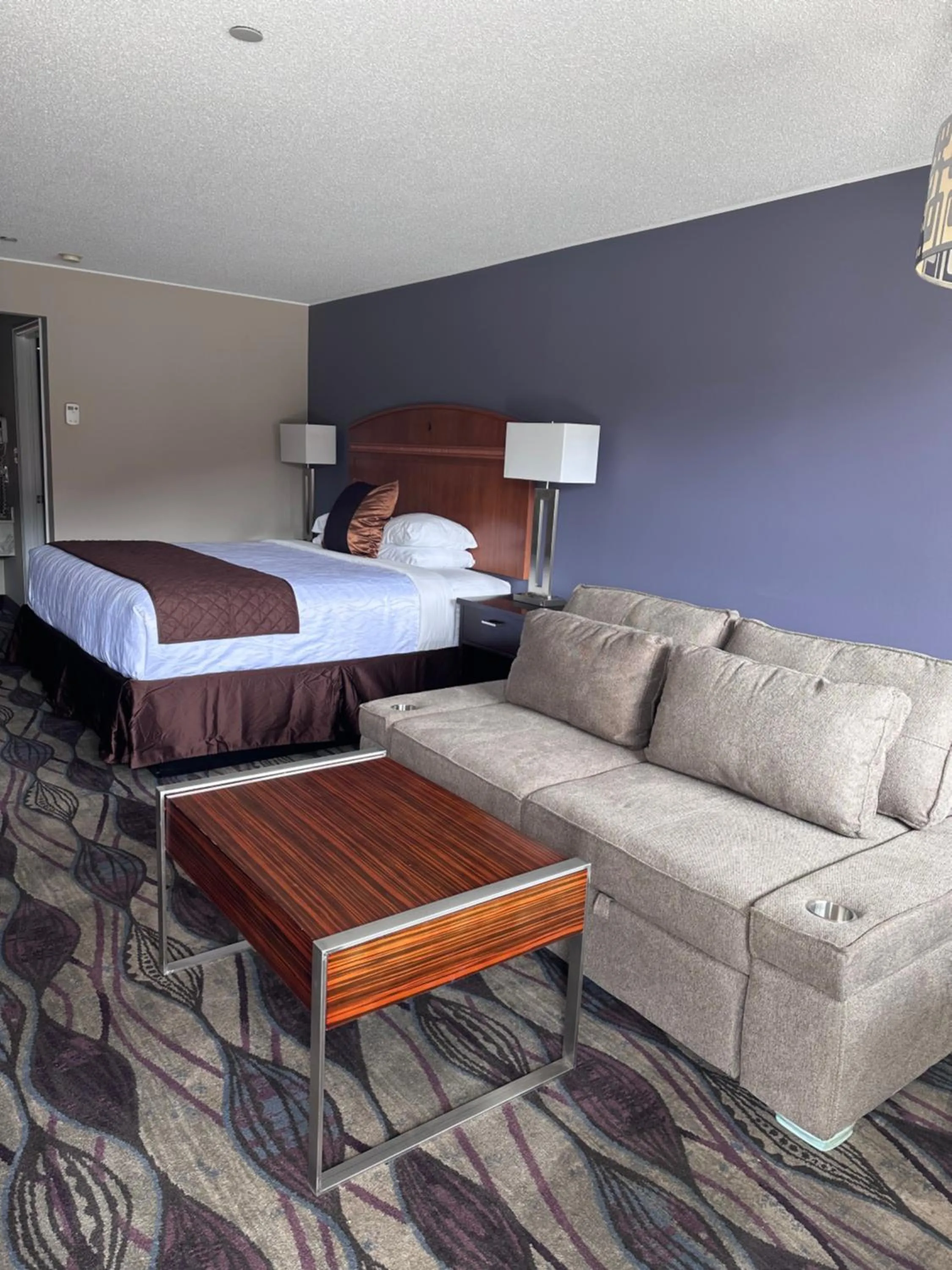 Photo of the whole room, Bed in Gateway Inn and Suites