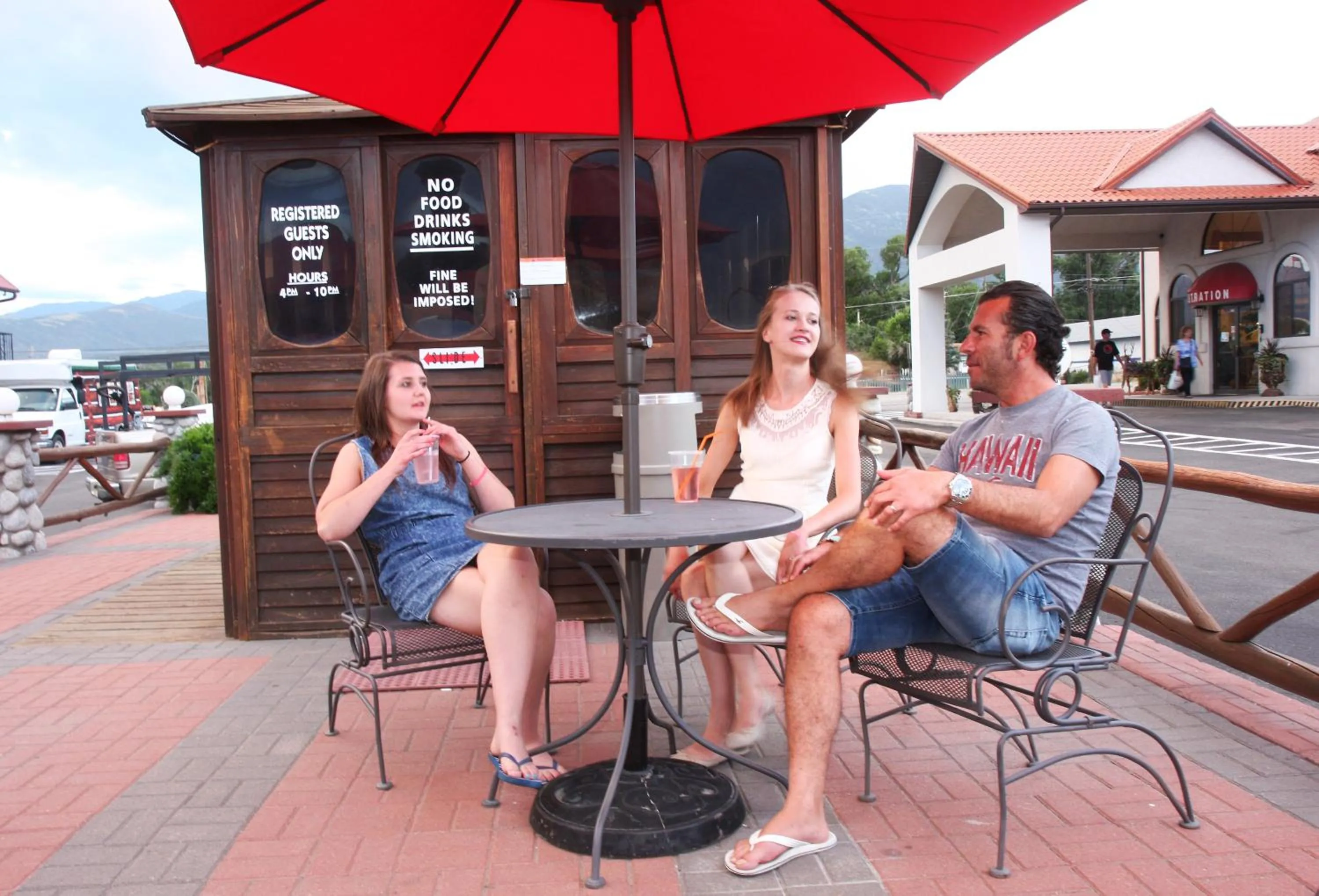 Patio in Gateway Inn and Suites