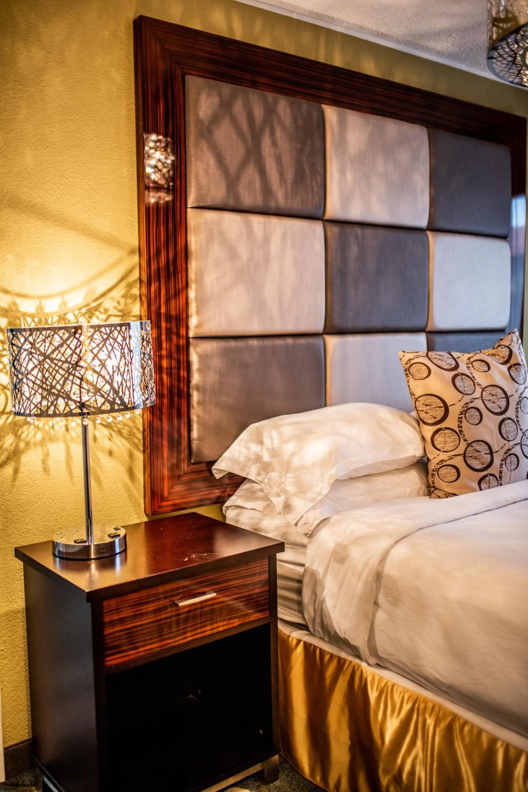 Bedroom, Bed in Gateway Inn and Suites