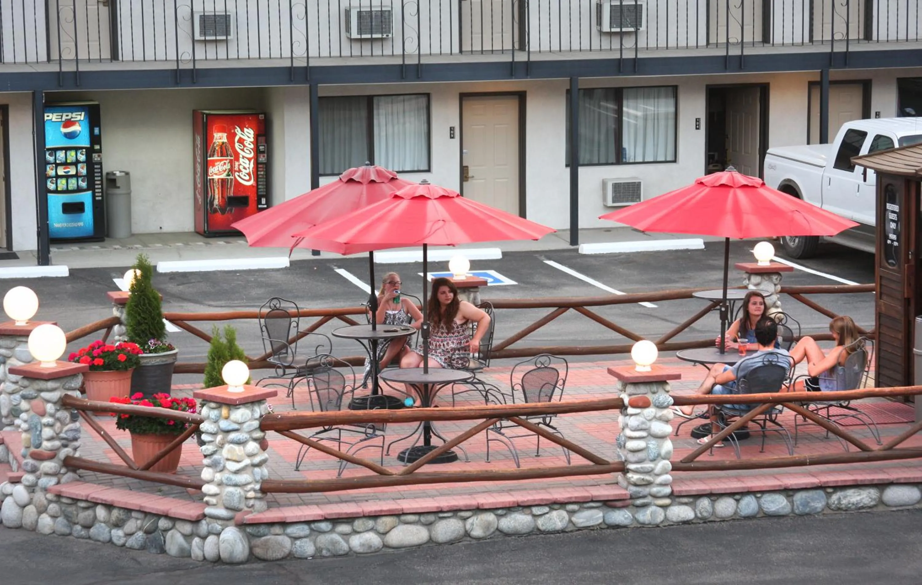 Patio in Gateway Inn and Suites