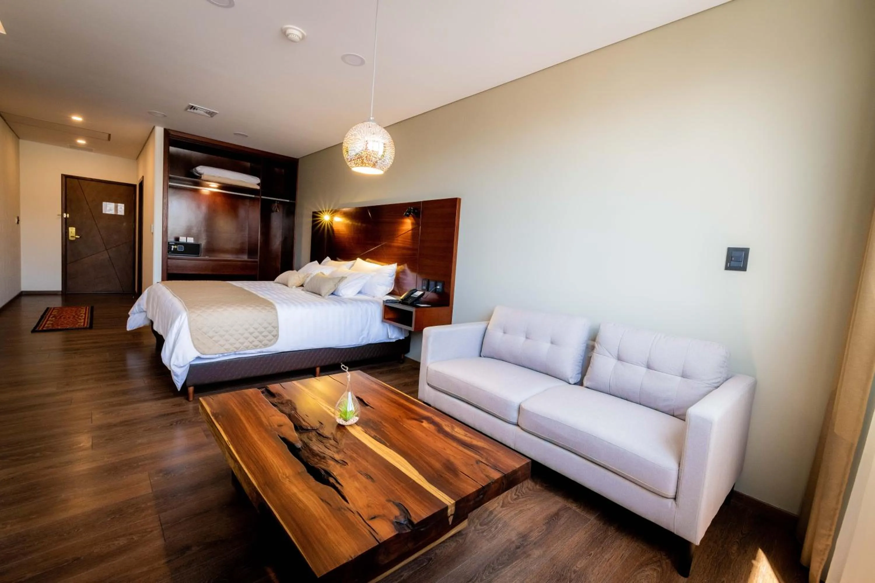 Bedroom, Bed in Hotel Mitru Sur