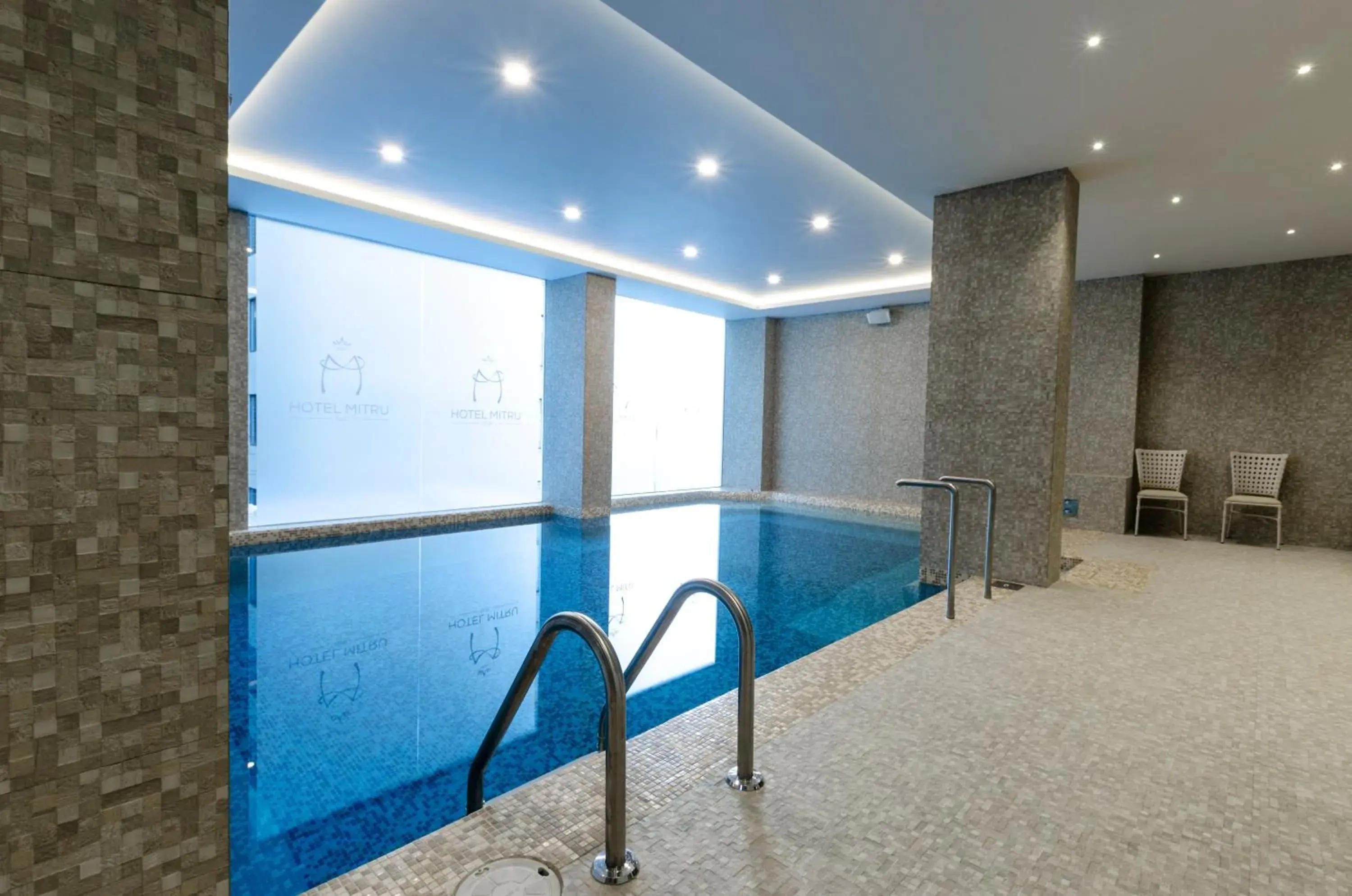 Swimming pool in Hotel Mitru Sur Swimming pool in Hotel Mitru Sur