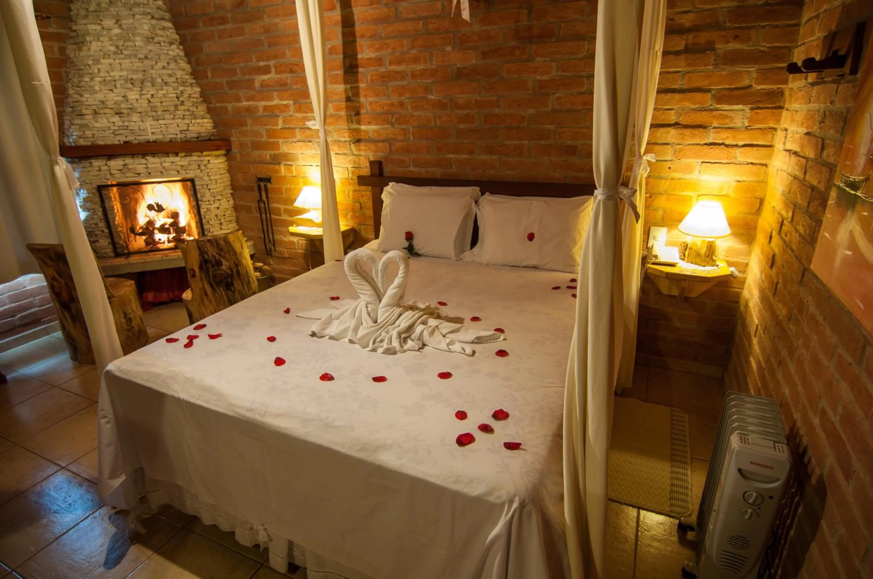 Photo of the whole room, Bed in Pousada Cantinho das Estrelas