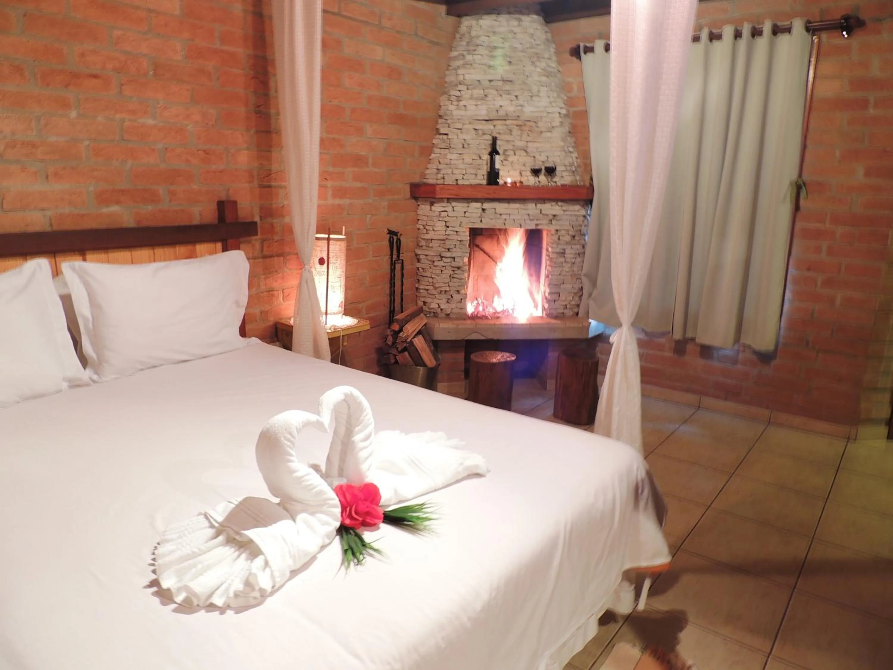 Seating area, Bed in Pousada Cantinho das Estrelas