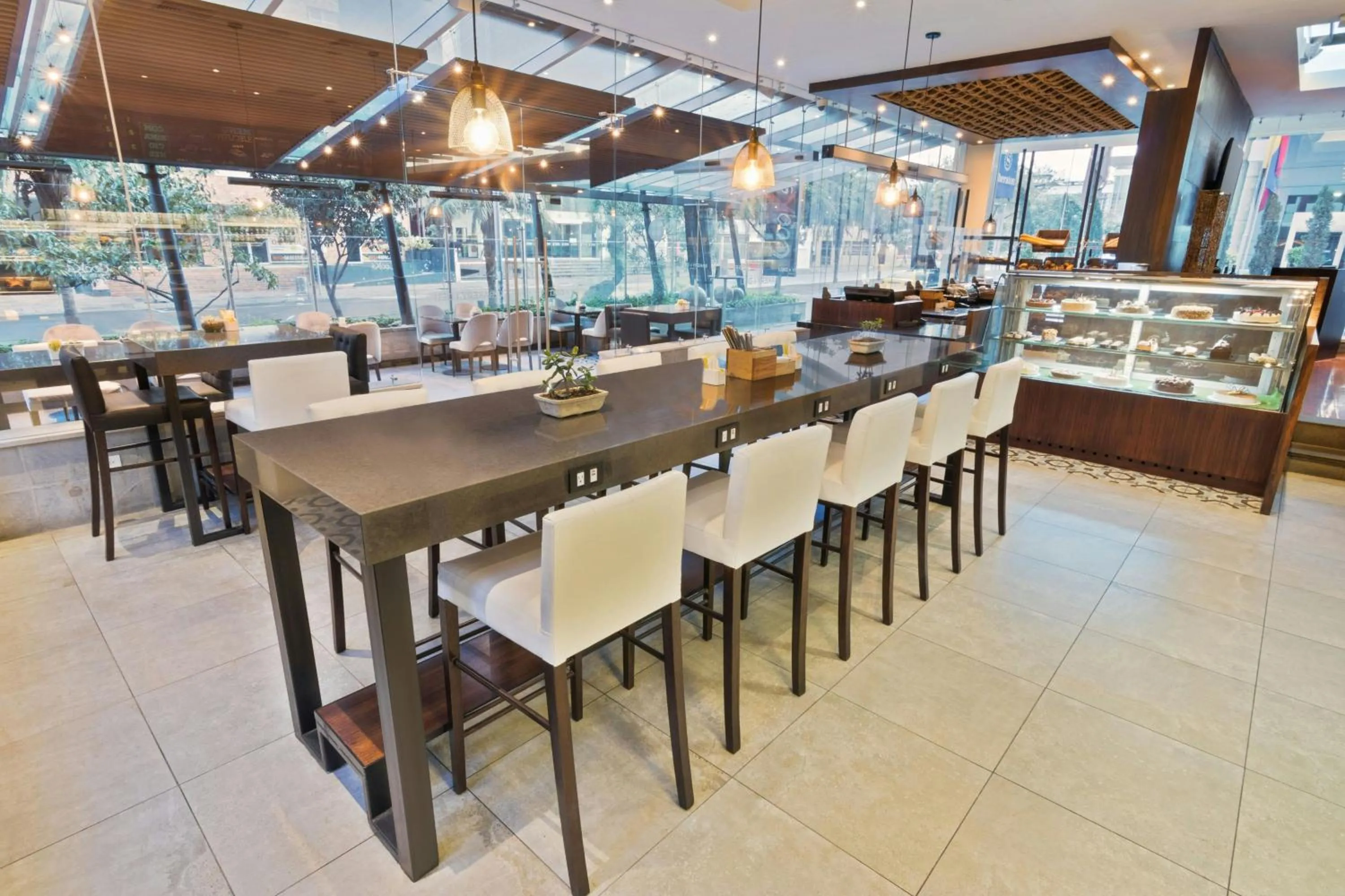 Restaurant/places to eat in Sheraton Quito