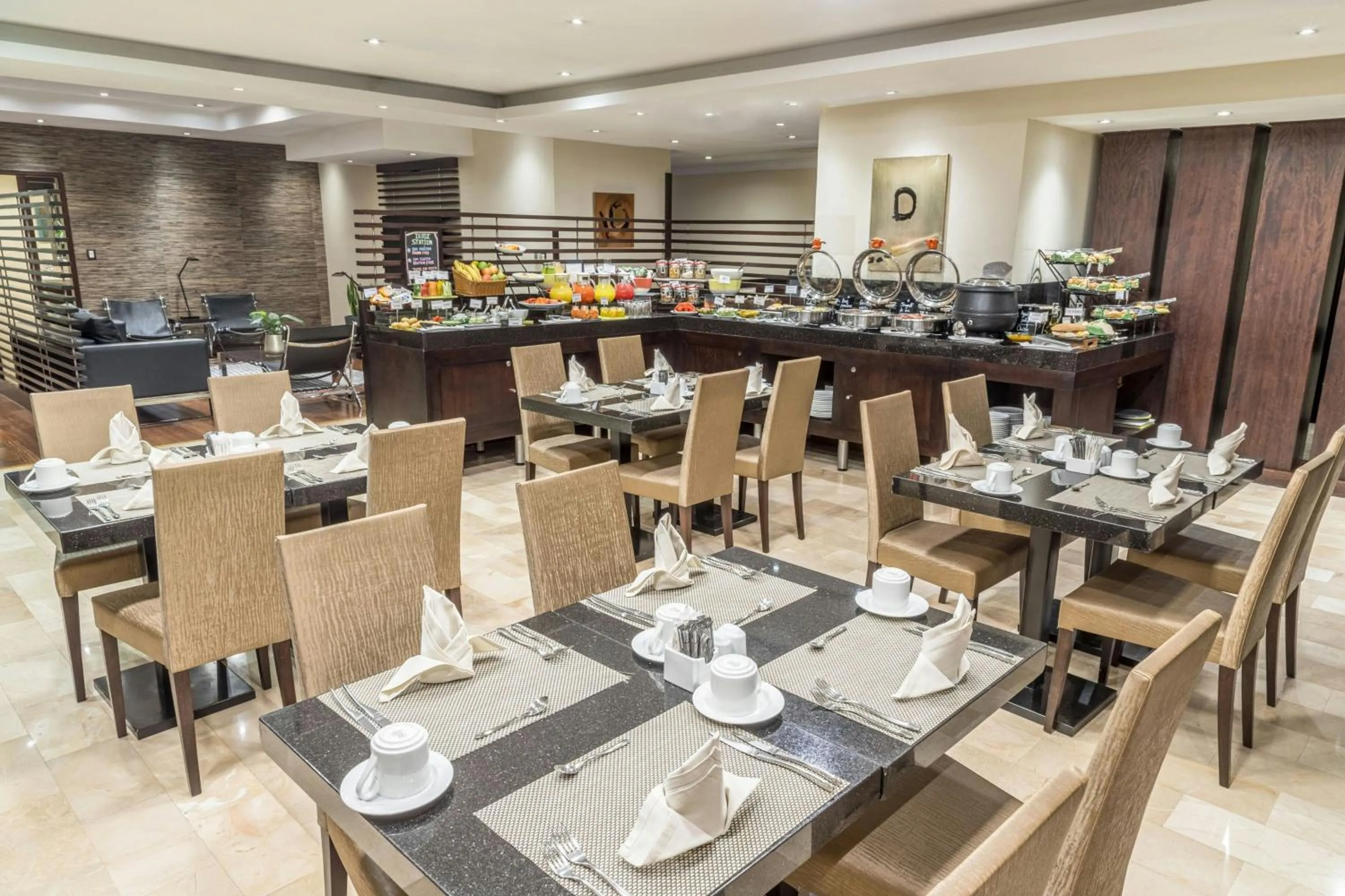 Lounge or bar in Sheraton Quito