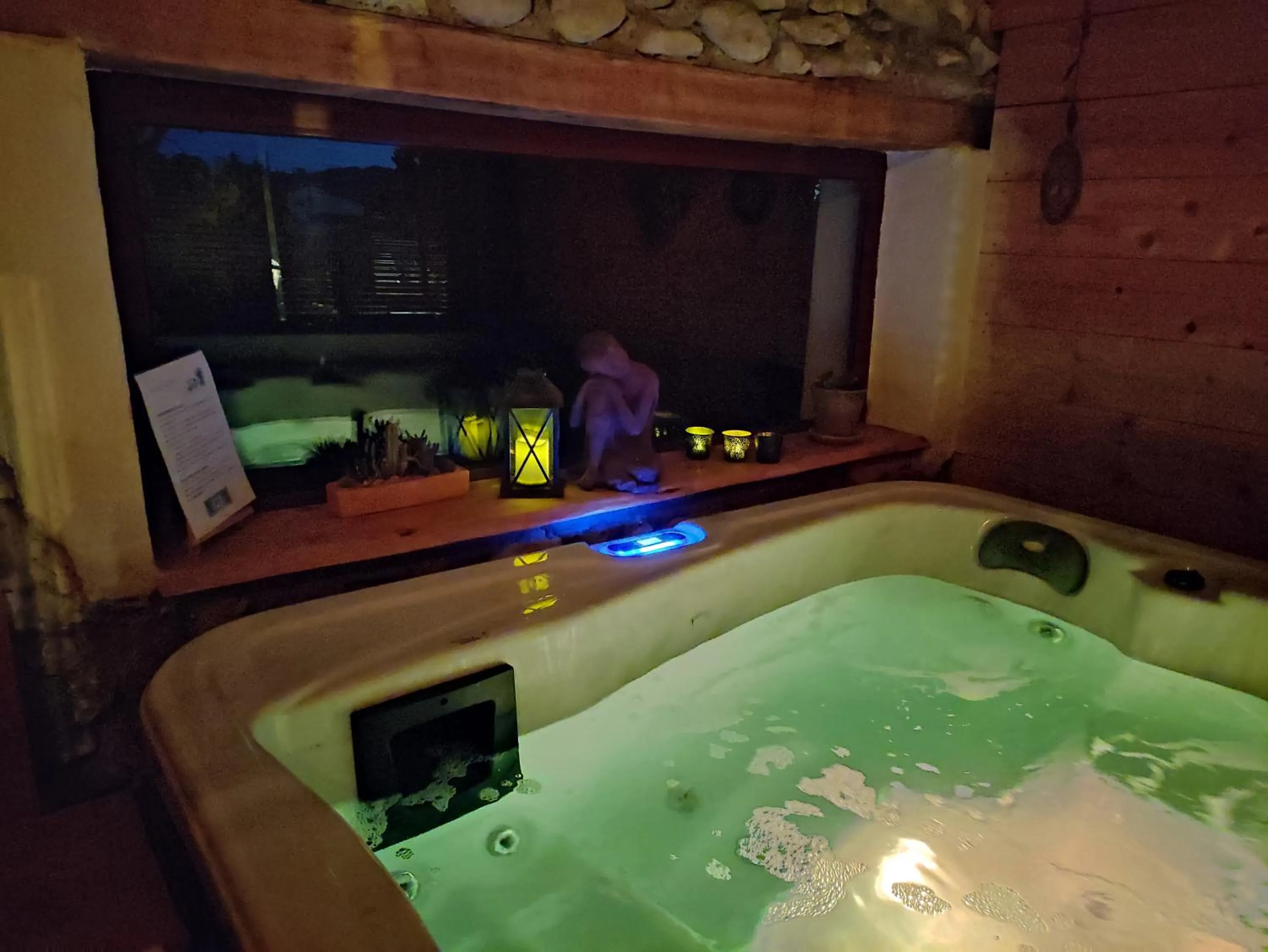Hot Tub in Mas de l'Amme