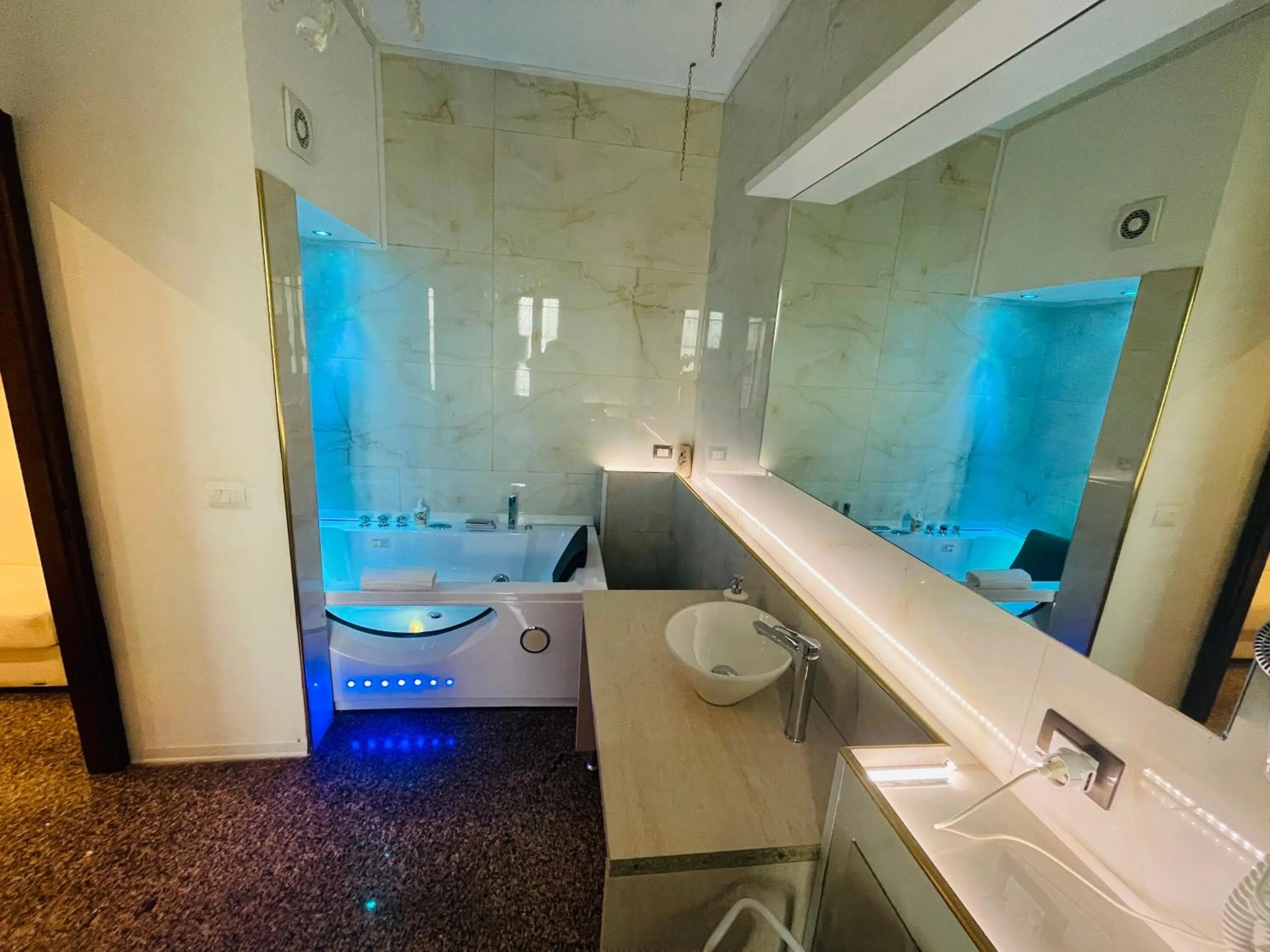 Suite with Spa Bath in Vitti's Home Verona