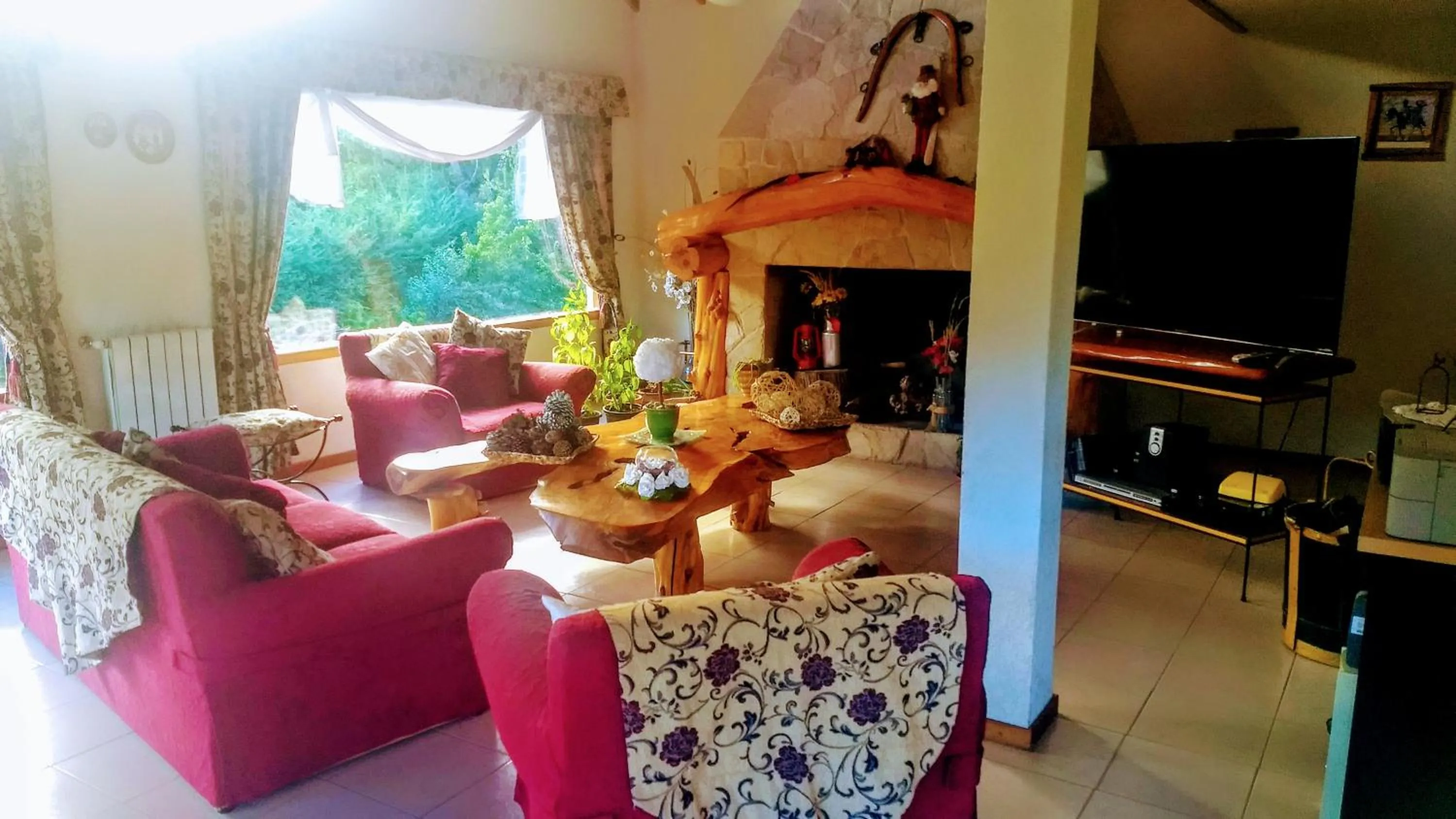 Communal lounge/ TV room in Apart Hotel y Hosteria del Sir