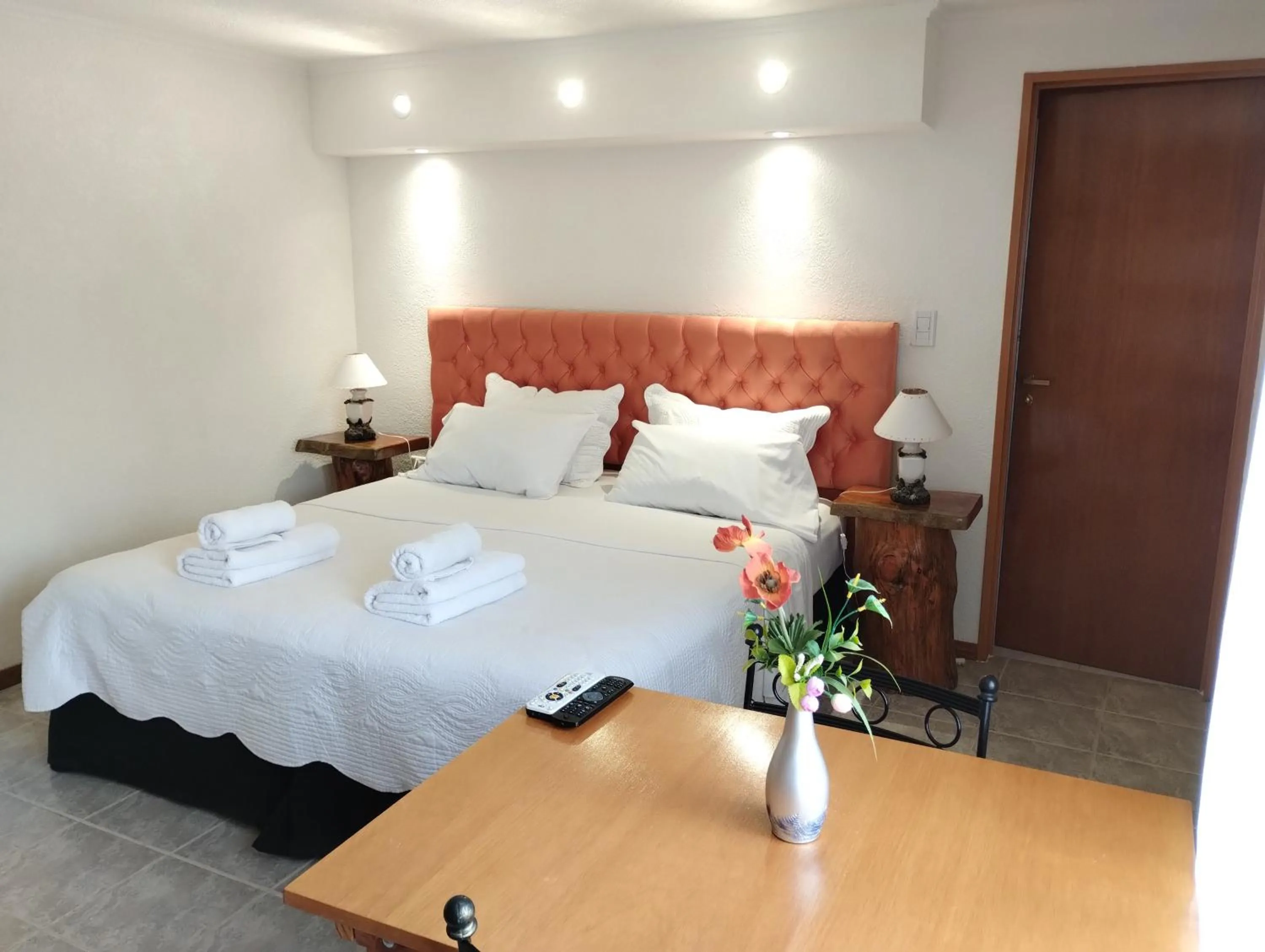 Photo of the whole room, Bed in Apart Hotel y Hosteria del Sir