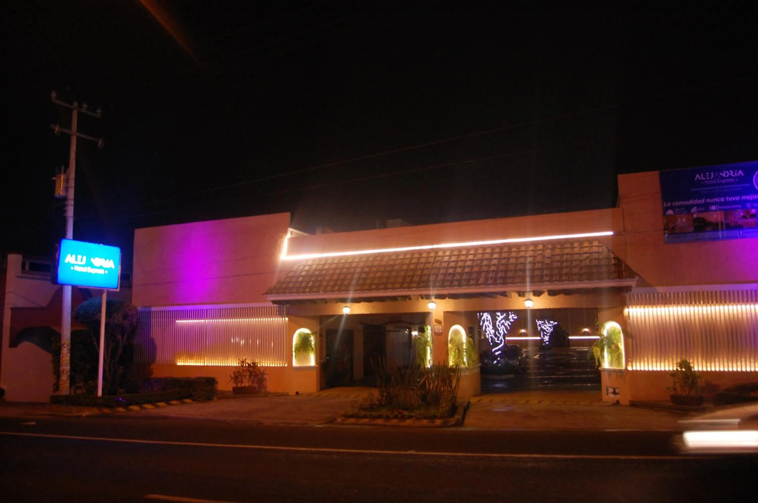 Facade/entrance in Hotel Express Alejandría