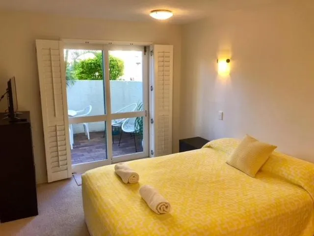 Bedroom, Bed in Camargue Beachfront Apartments