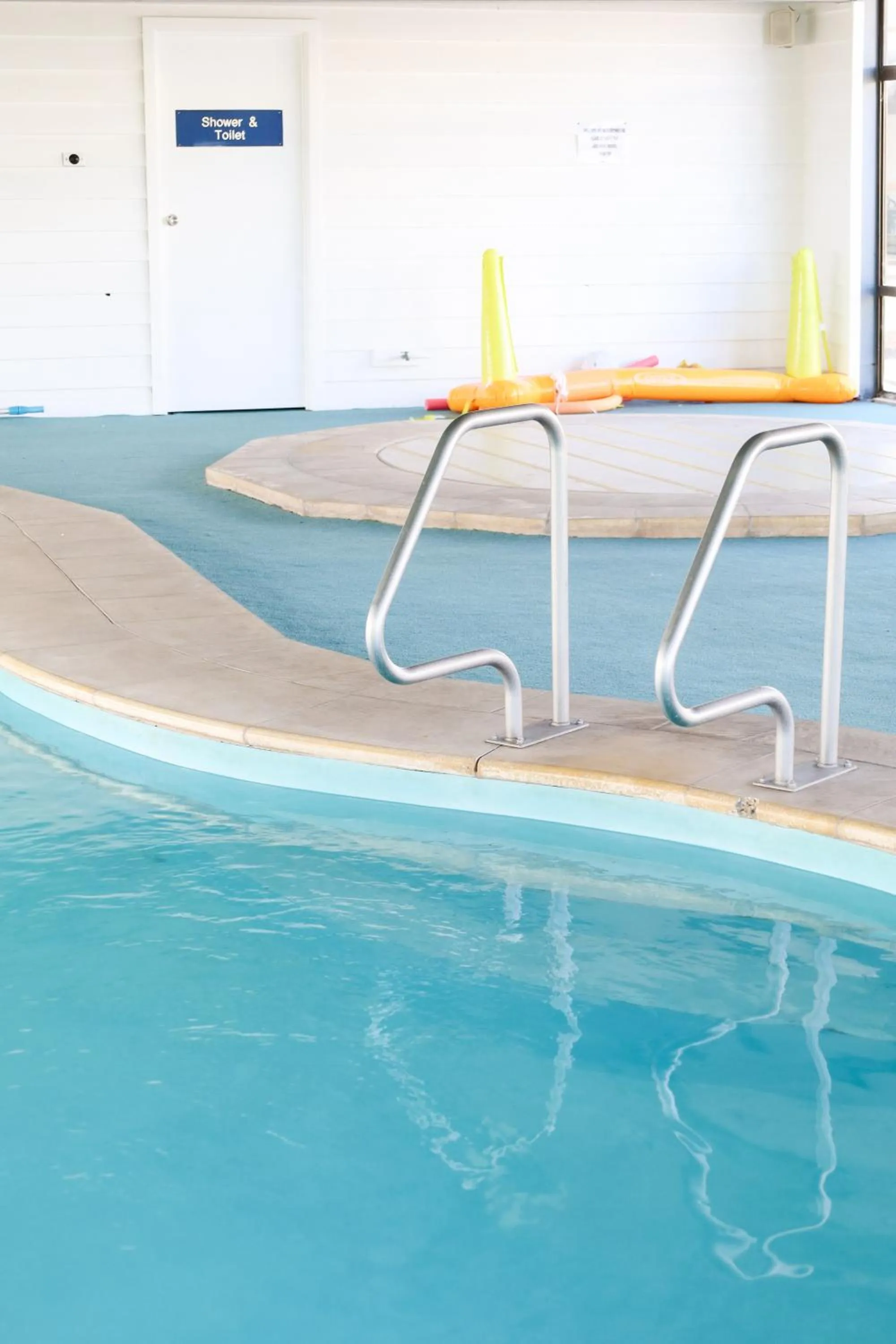 Swimming pool in Robetown Motor Inn & Apartments