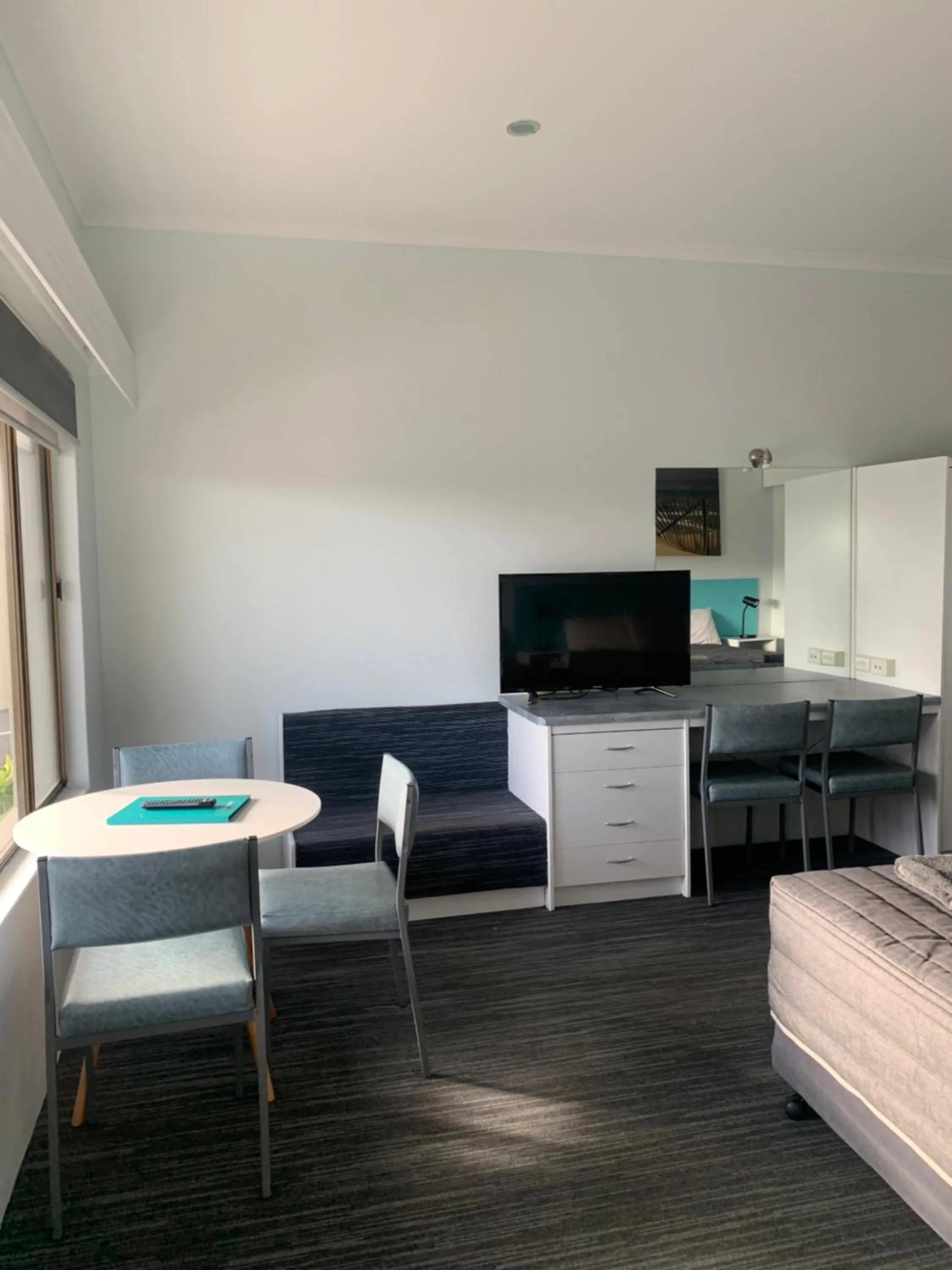 TV and multimedia in Robetown Motor Inn & Apartments