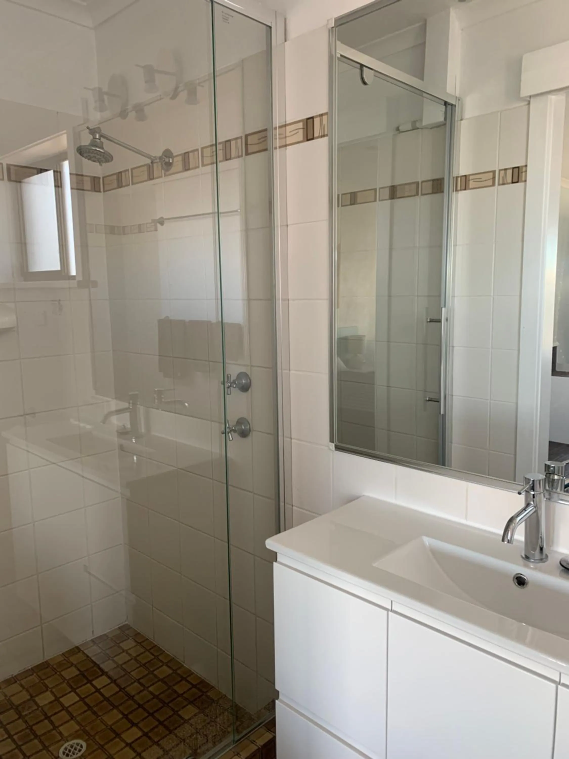 Bathroom in Robetown Motor Inn & Apartments