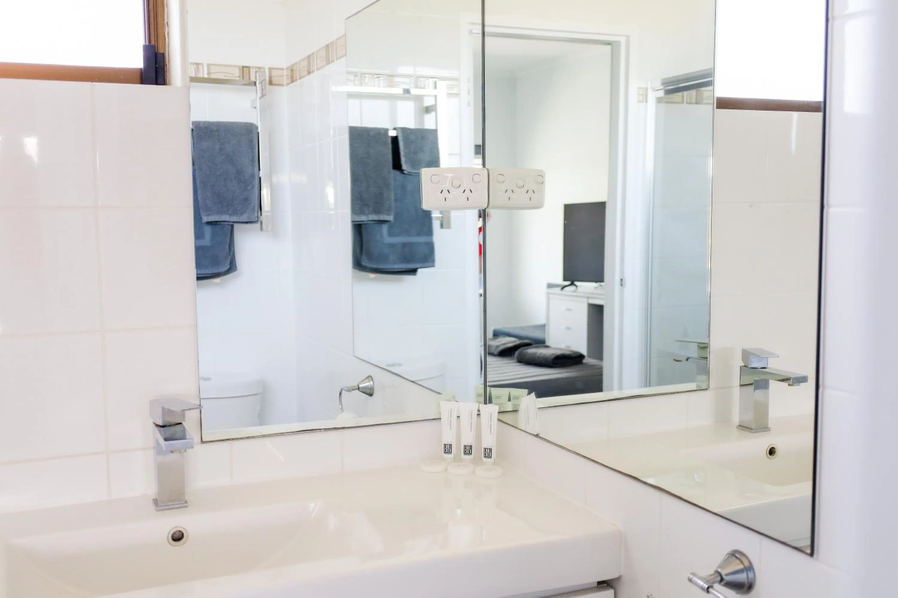 Bathroom in Robetown Motor Inn & Apartments