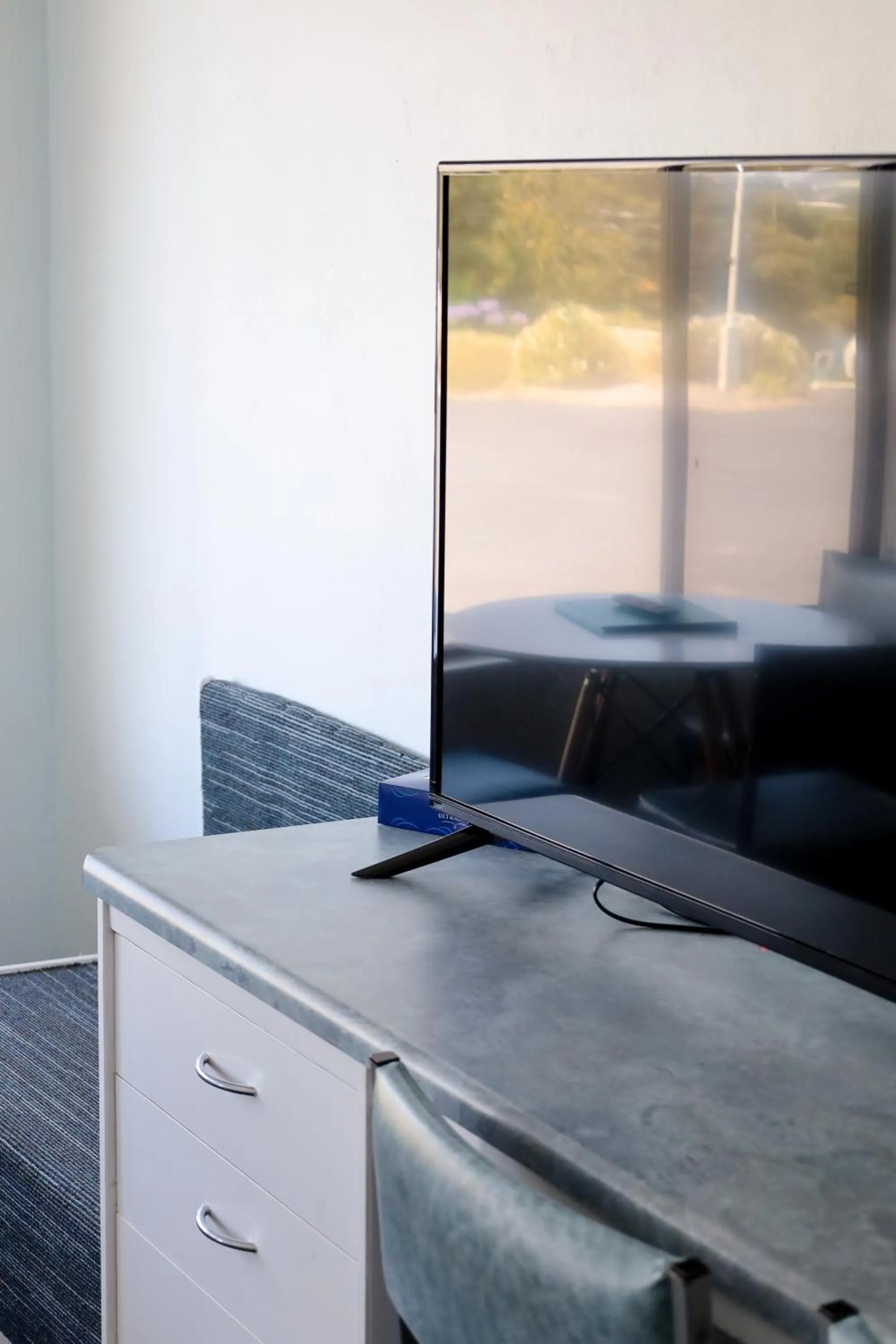 TV and multimedia in Robetown Motor Inn & Apartments