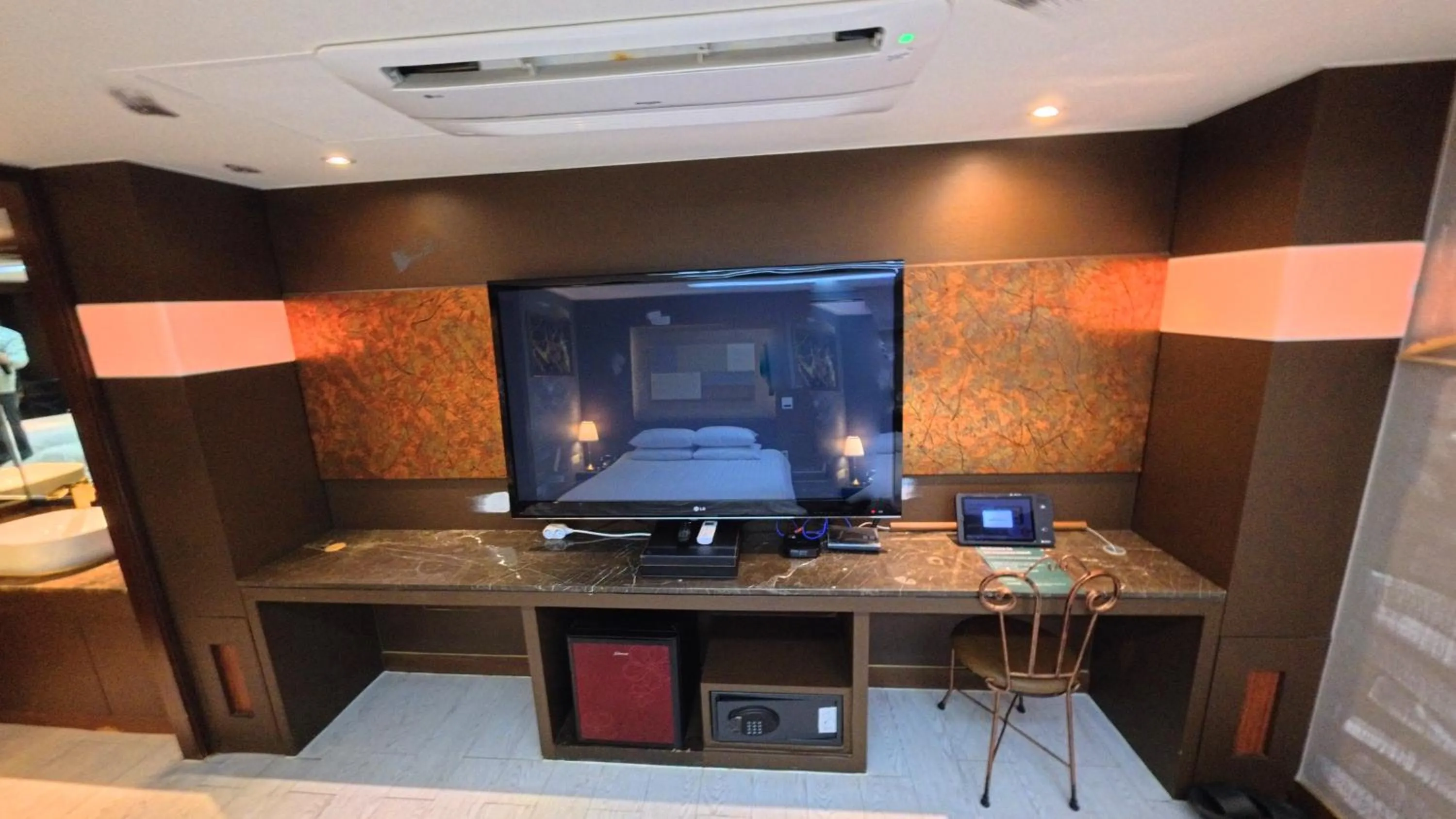 Friendly DH Naissance Hotel by Mindrum Group